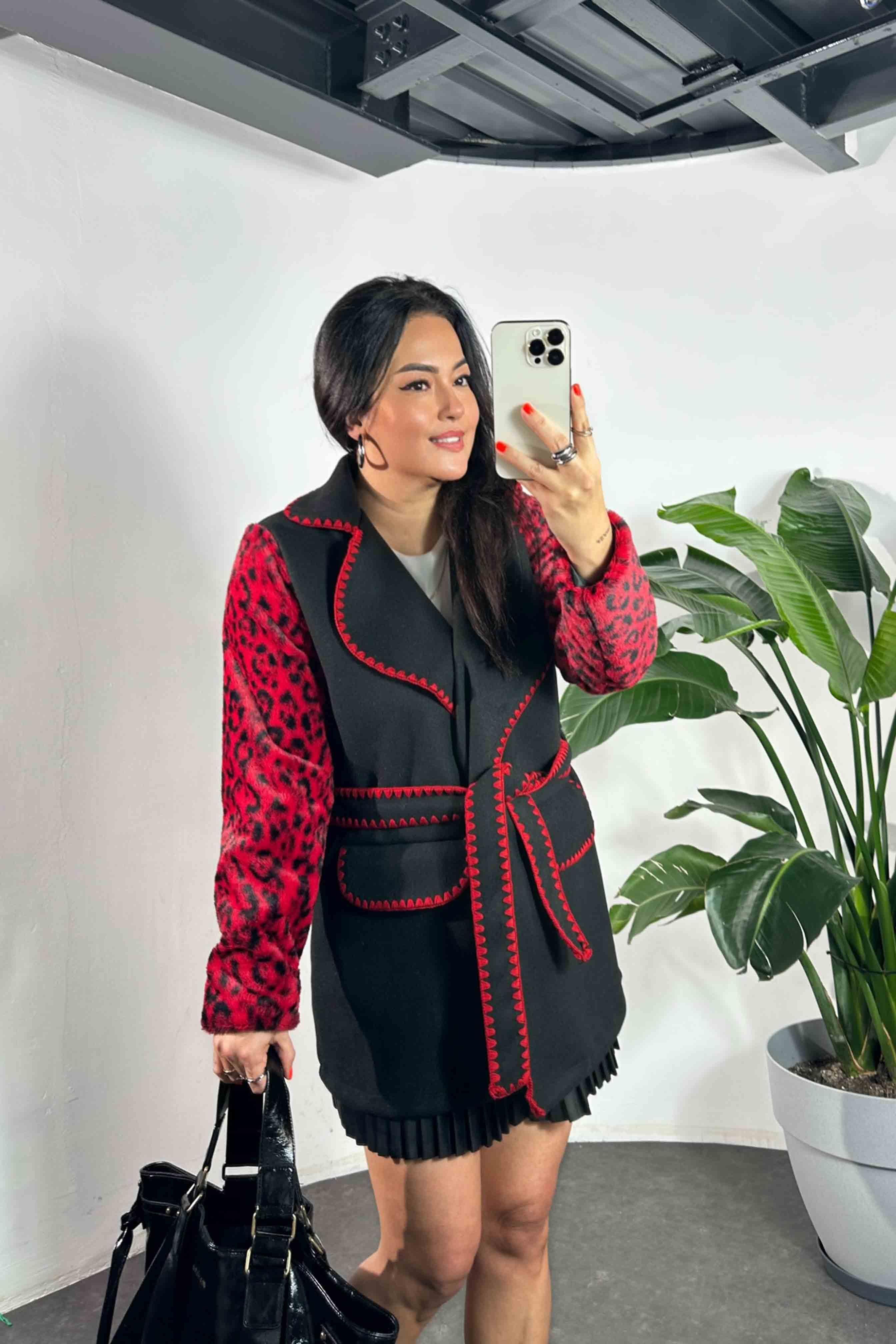 Leopar Desen Kolları Kürk Kemerli Nakış İşlemeli Kaşe Kaban Siyah