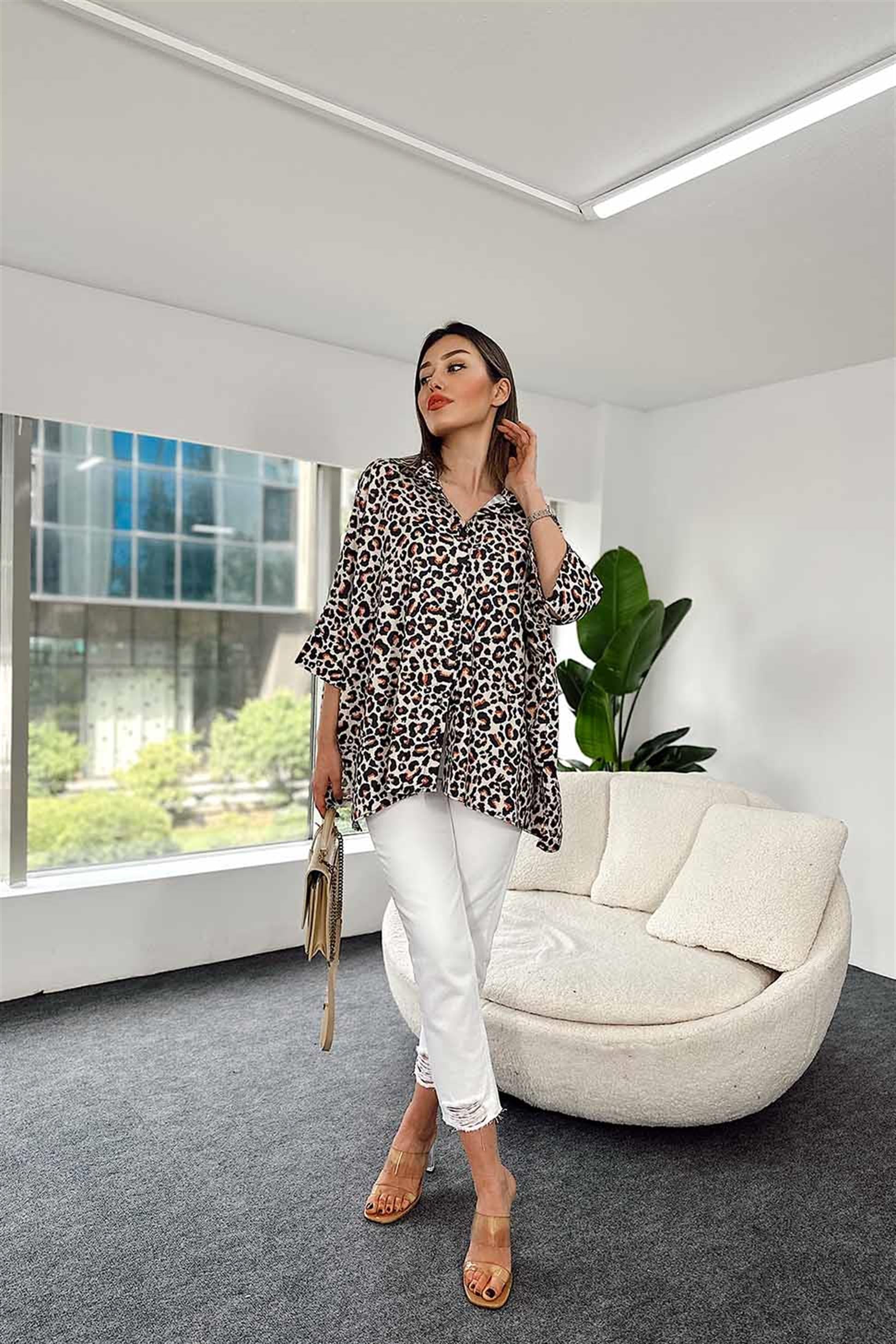 Leopar Desenli Yırtmaç Detay Oversize Kadın Gömlek Krem
