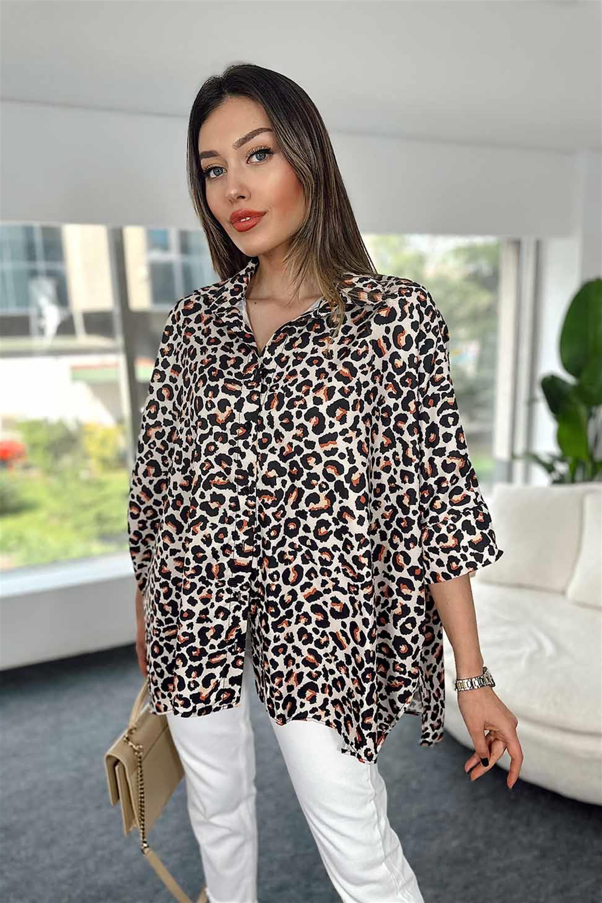 Leopar Desenli Yırtmaç Detay Oversize Kadın Gömlek Krem