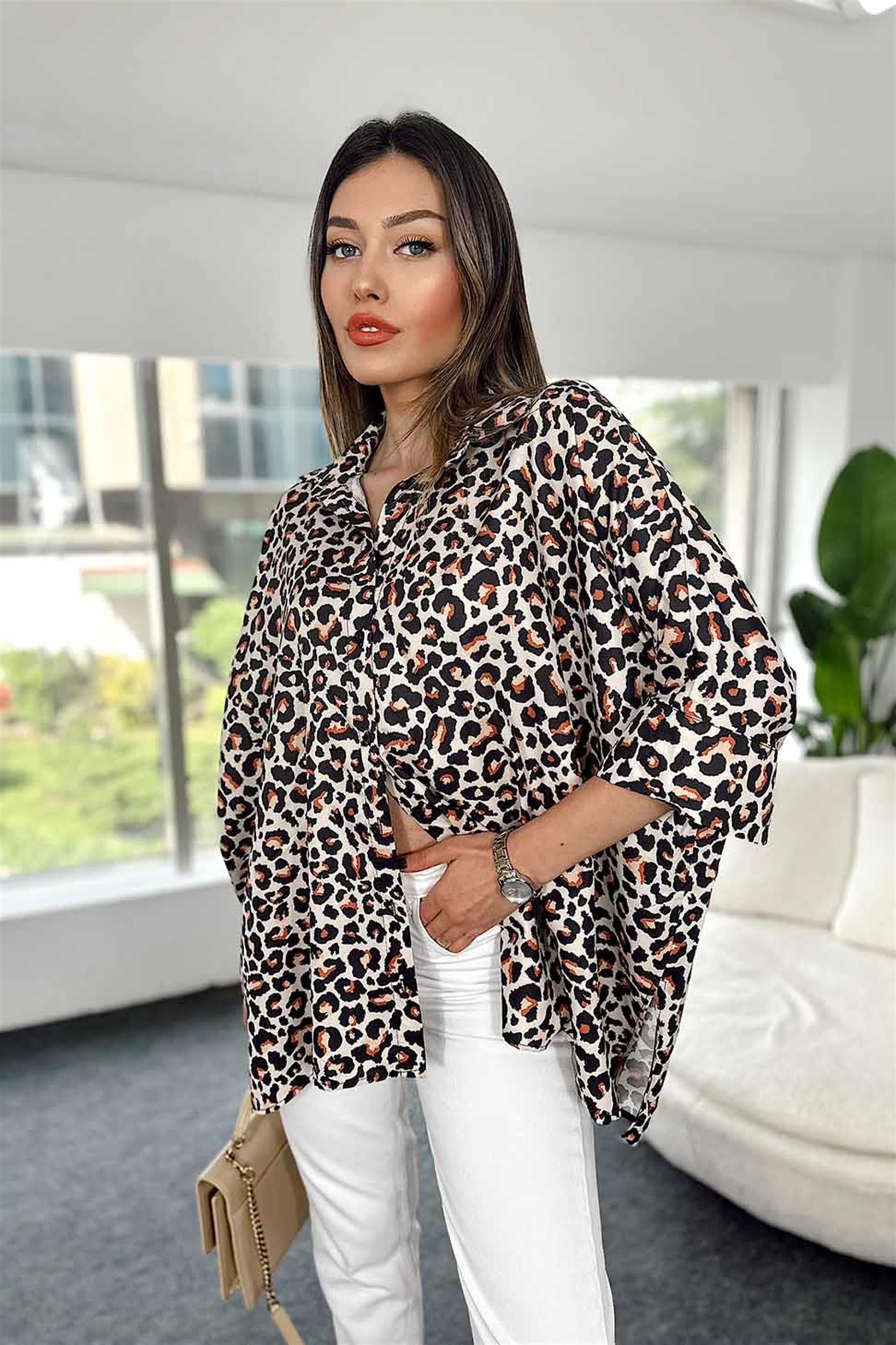 Leopar Desenli Yırtmaç Detay Oversize Kadın Gömlek Krem