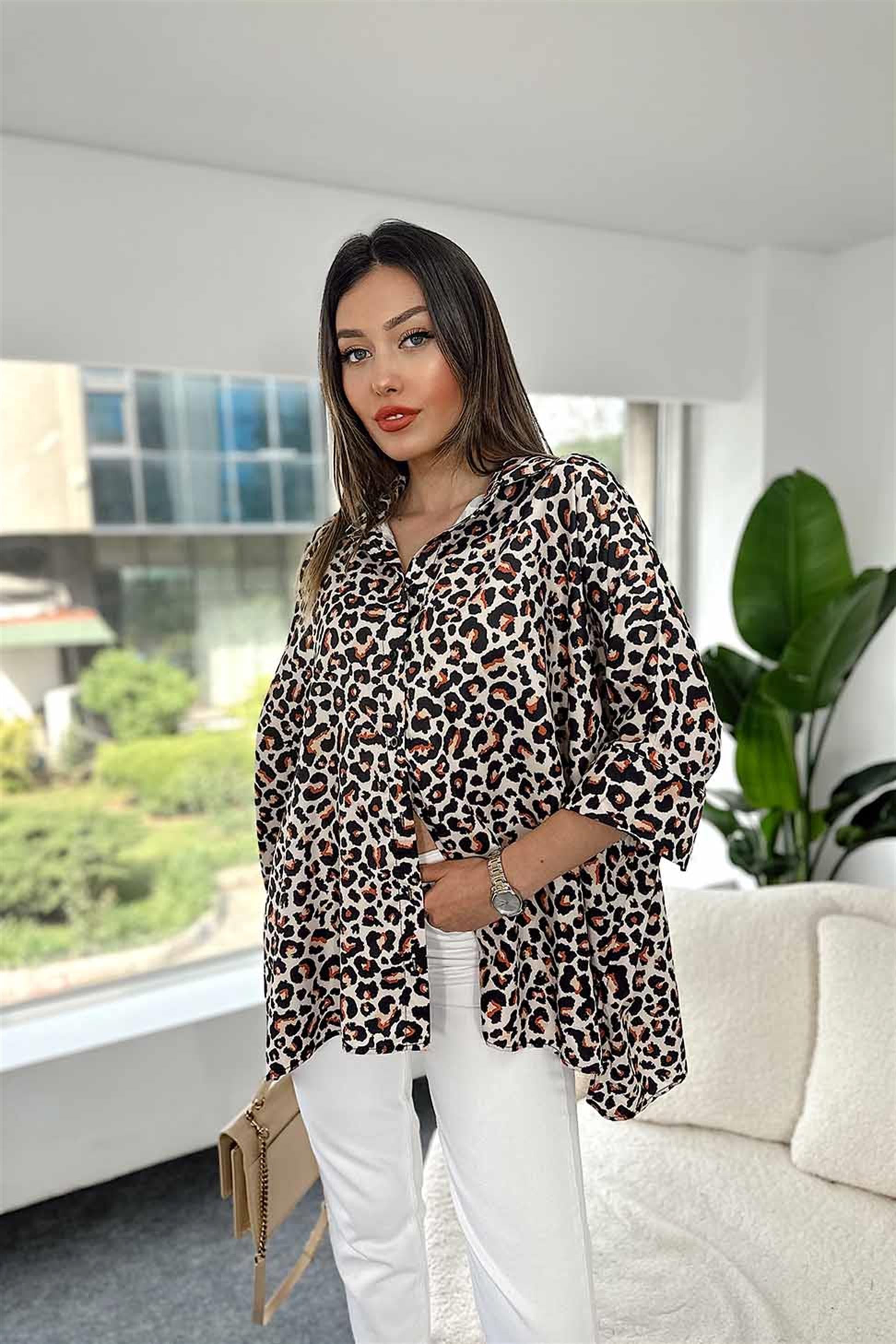 Leopar Desenli Yırtmaç Detay Oversize Kadın Gömlek Krem