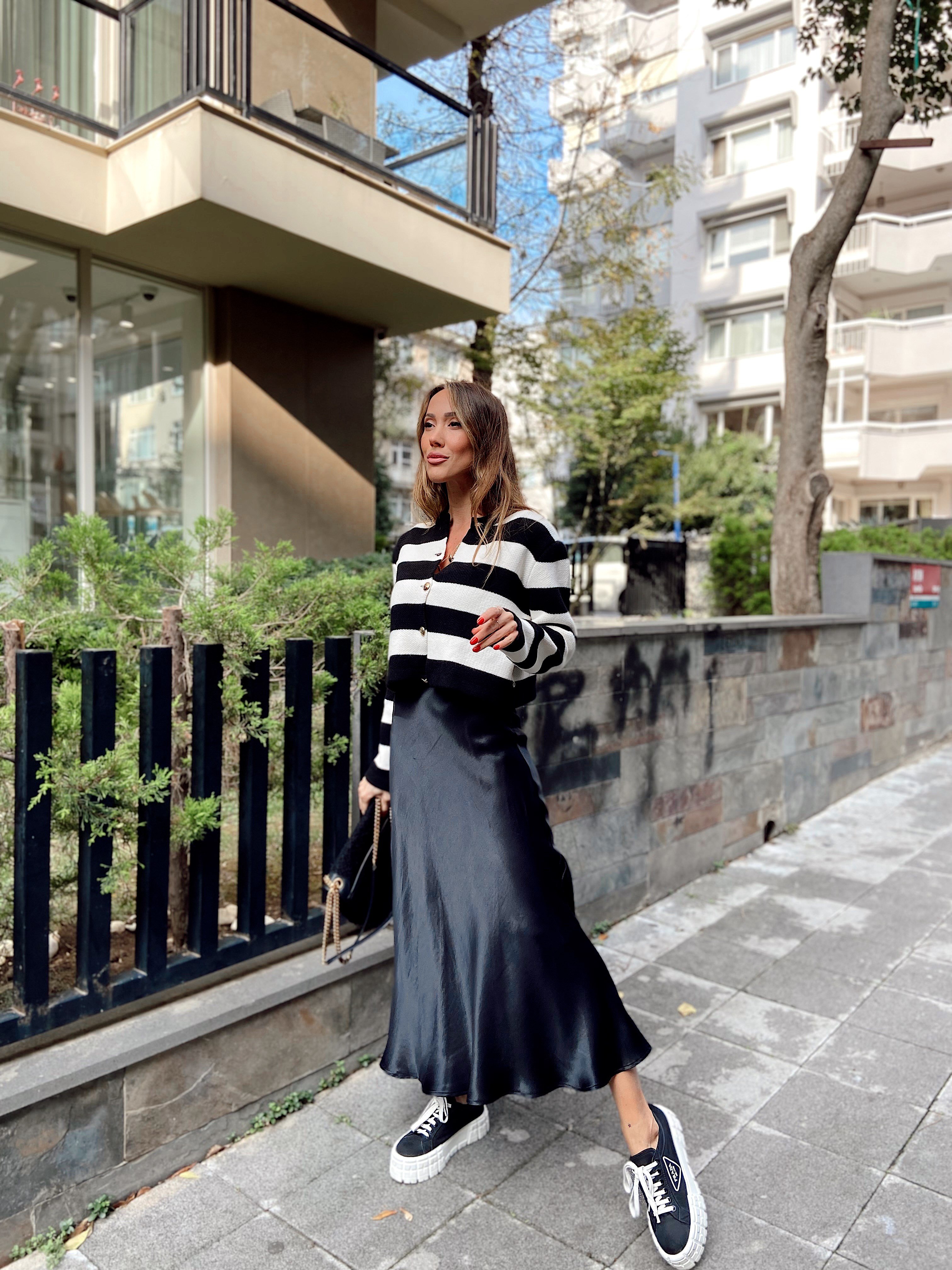 Lüks Kalite Fermuarlı Gizli Bel Detaylı Saten Etek Siyah