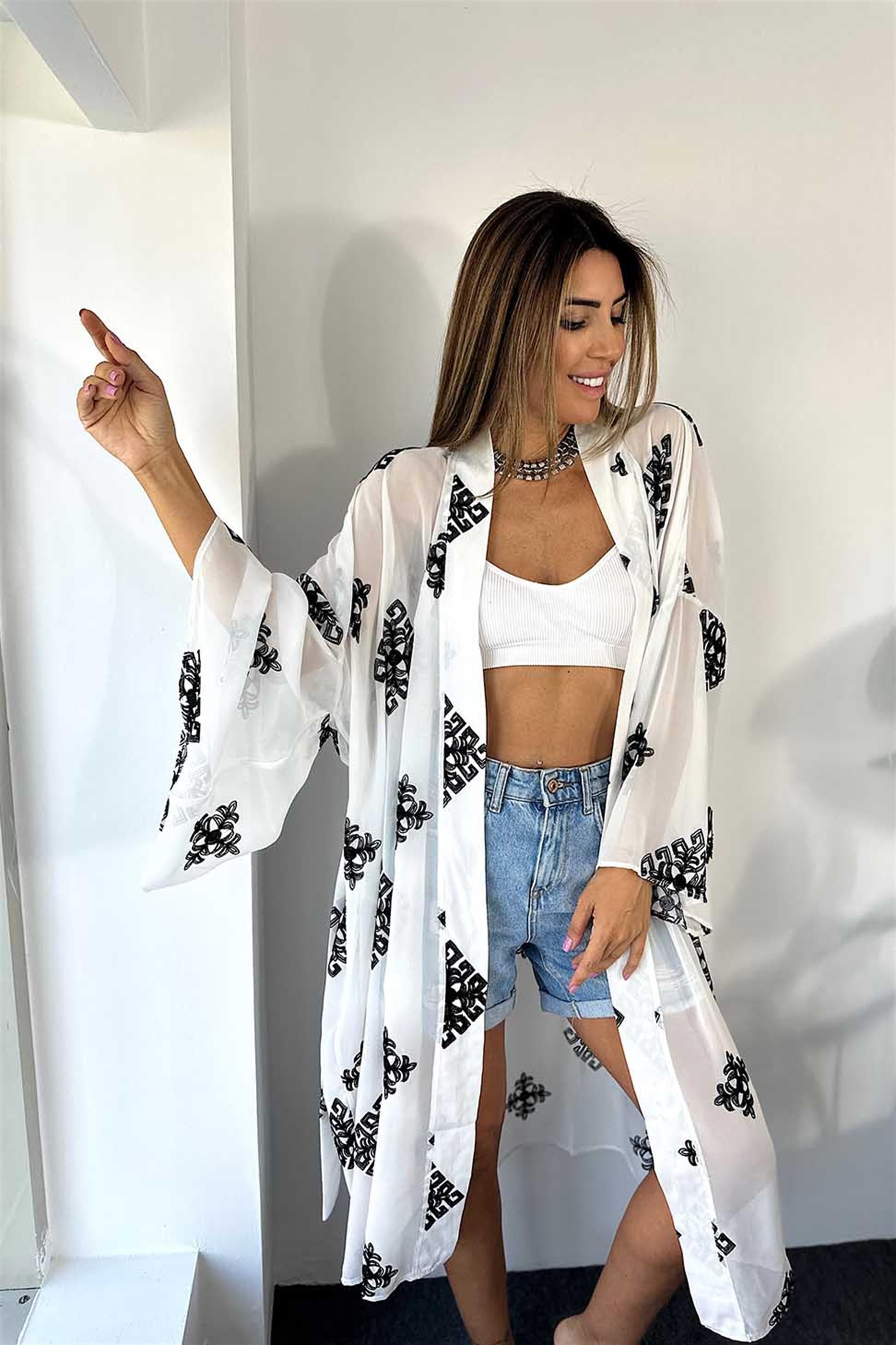 Lüks Kalite Şifon Kumaş Nakışlı Uzun Kimono Beyaz
