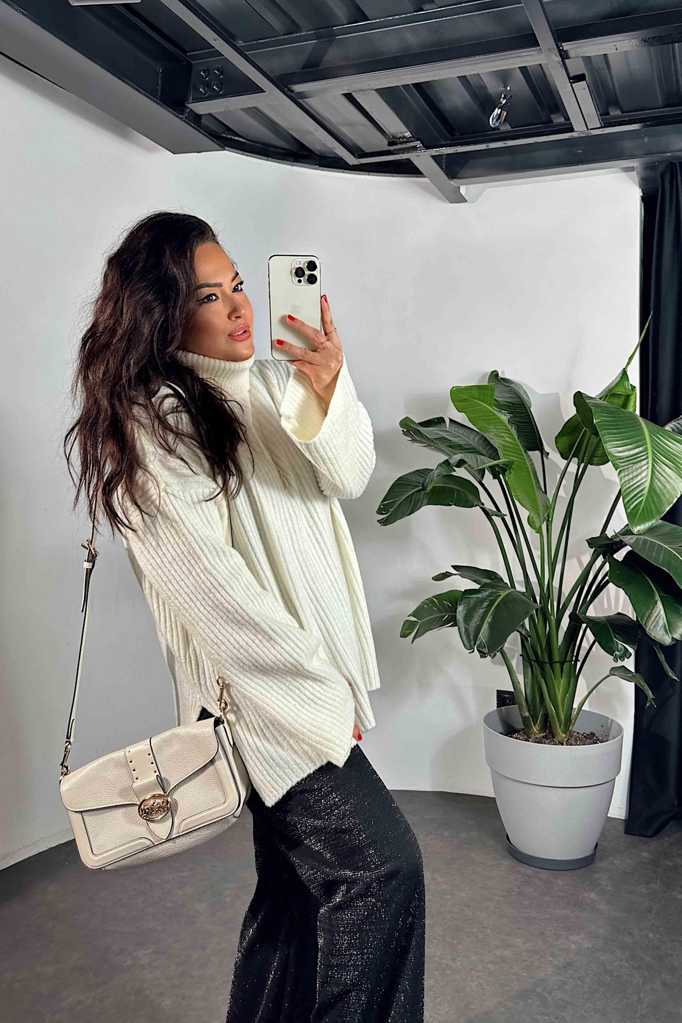 Marka Model Balıkçı Yaka Yumoş Kazak Ekru