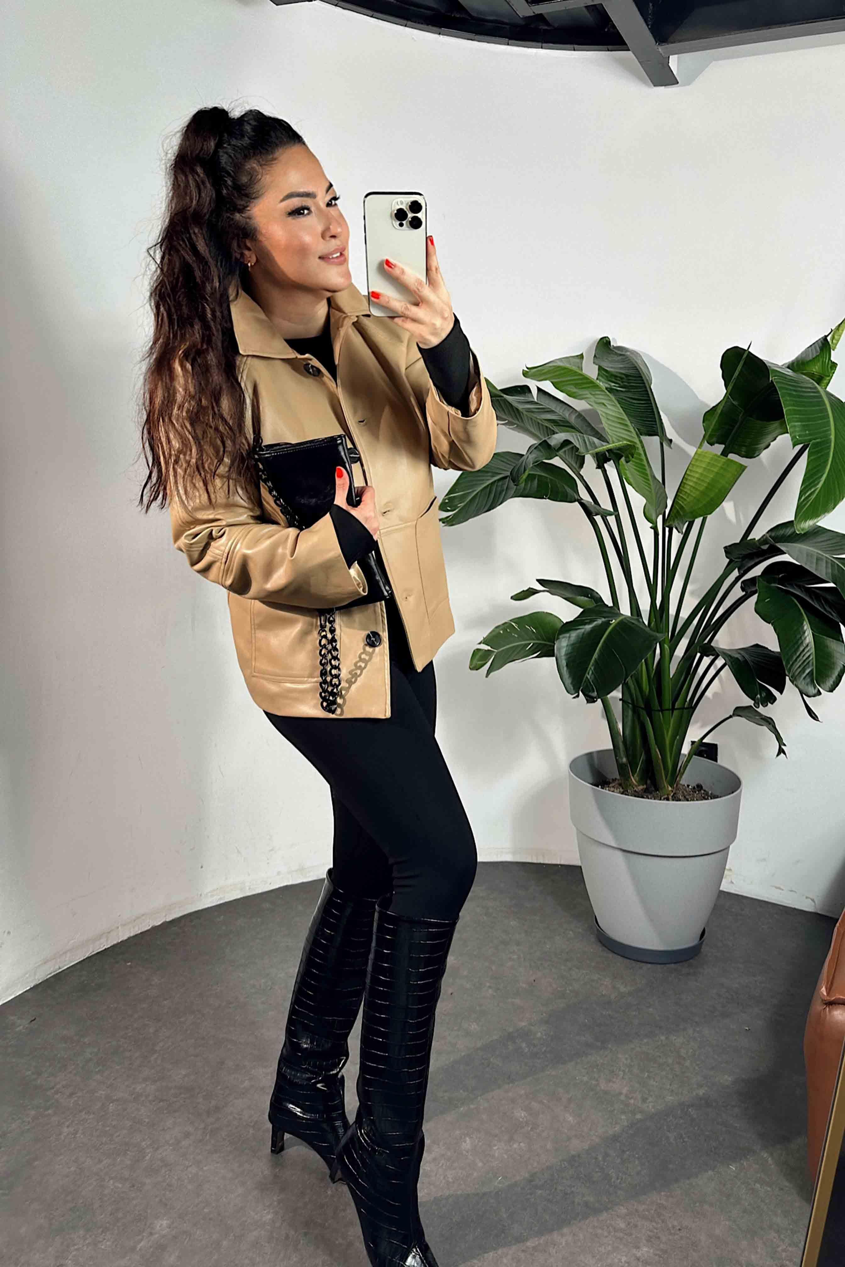 Marka Model Cep Detaylı Vegan Deri Ceket Camel