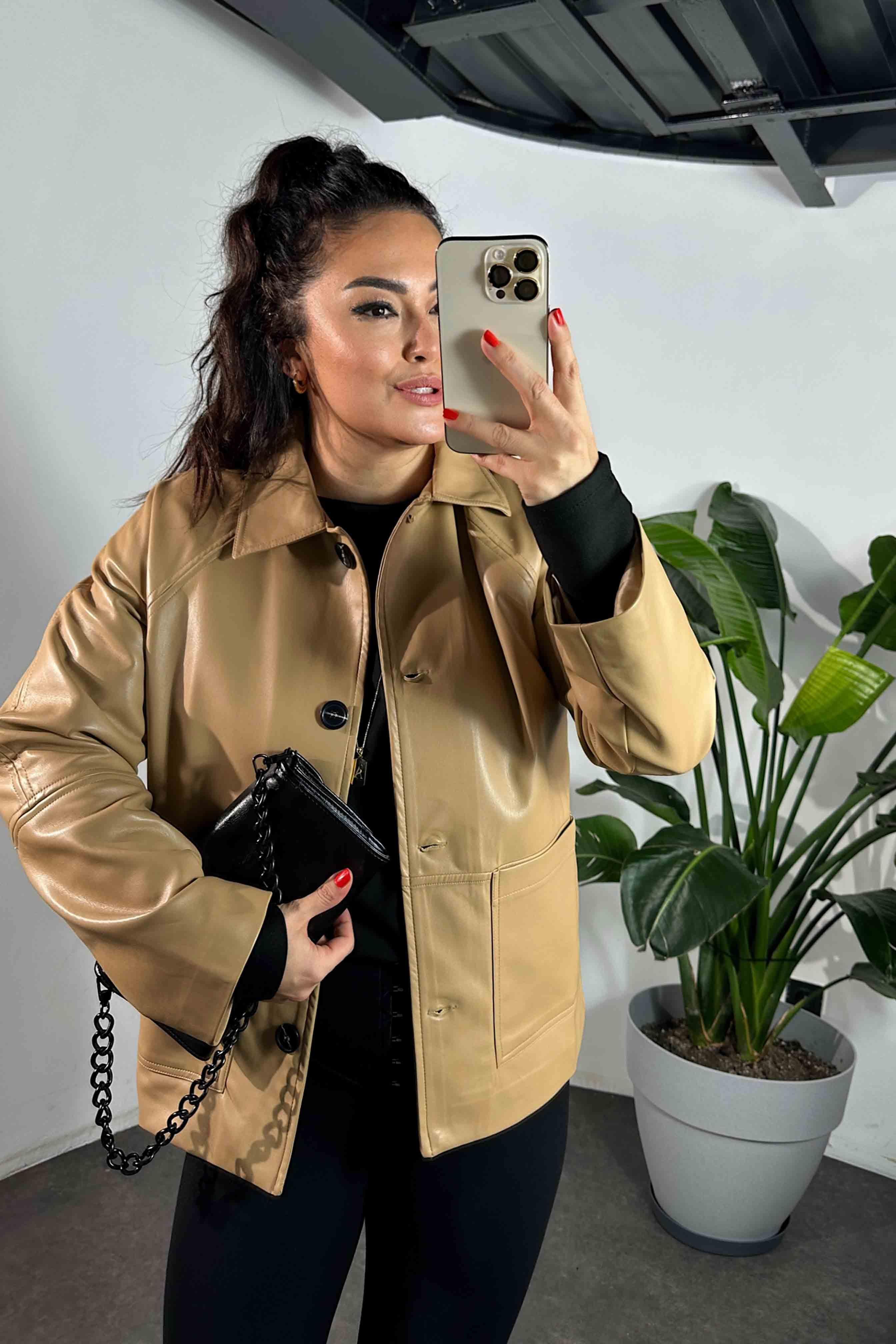 Marka Model Cep Detaylı Vegan Deri Ceket Camel
