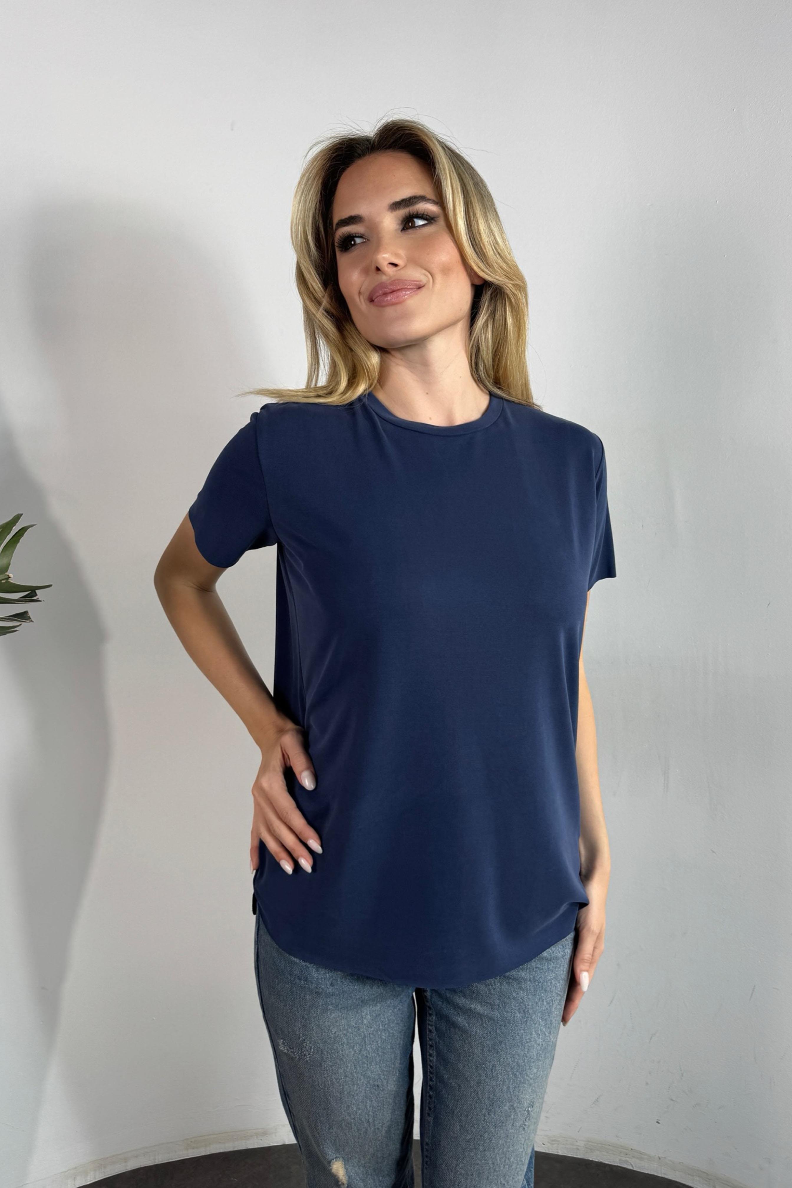Marka Model Lazer Kesim Basic Tişört Lacivert