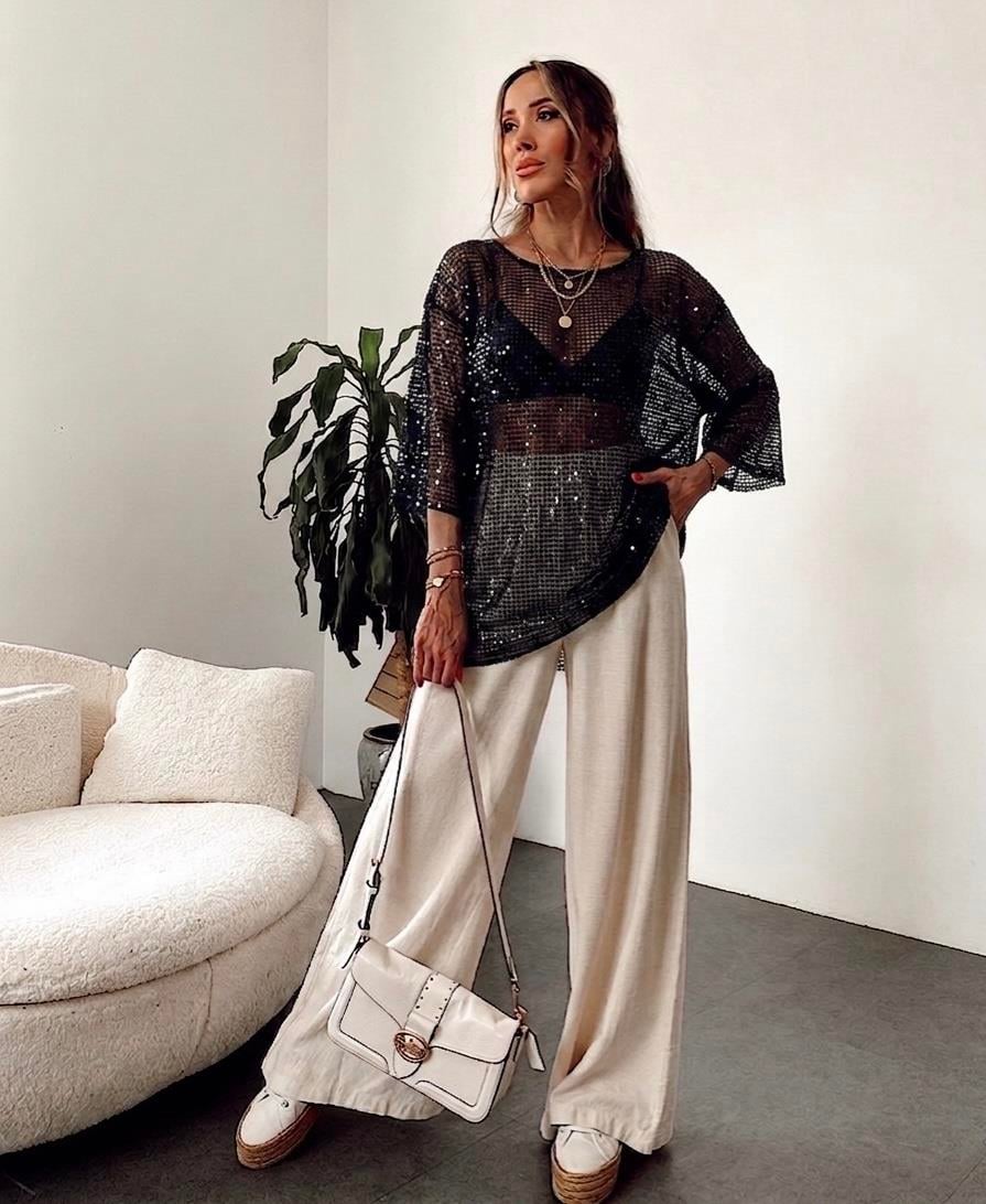 Marka Model Pul Detaylı Bluz Siyah