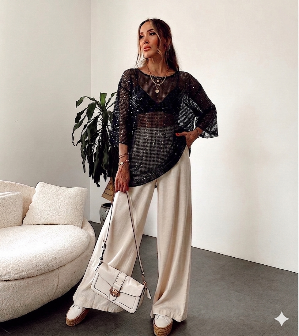 Marka Model Pul Detaylı Bluz Siyah