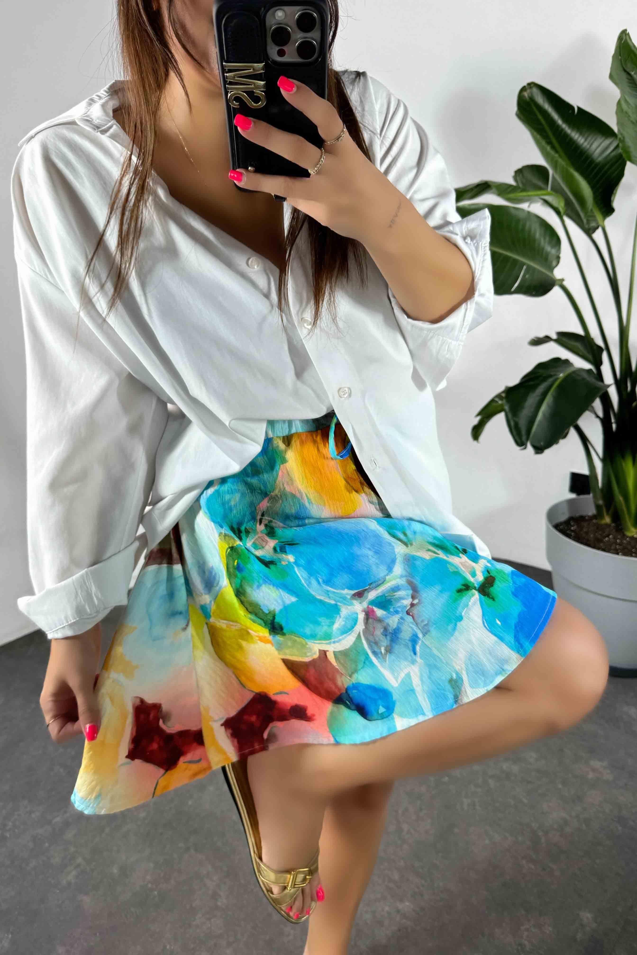 Marka Model Renkli Çiçek Desenli Şort Turkuaz