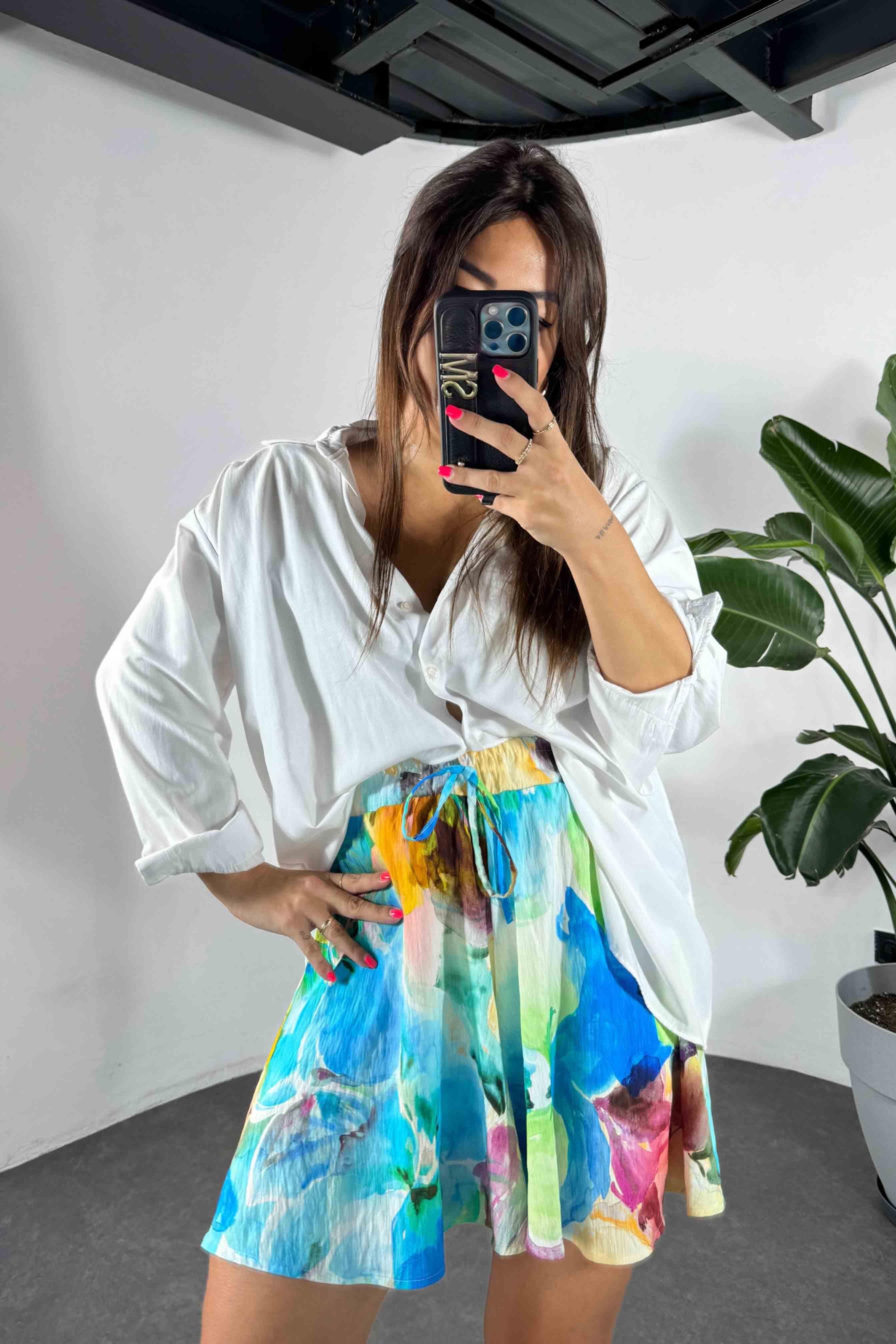 Marka Model Renkli Çiçek Desenli Şort Turkuaz