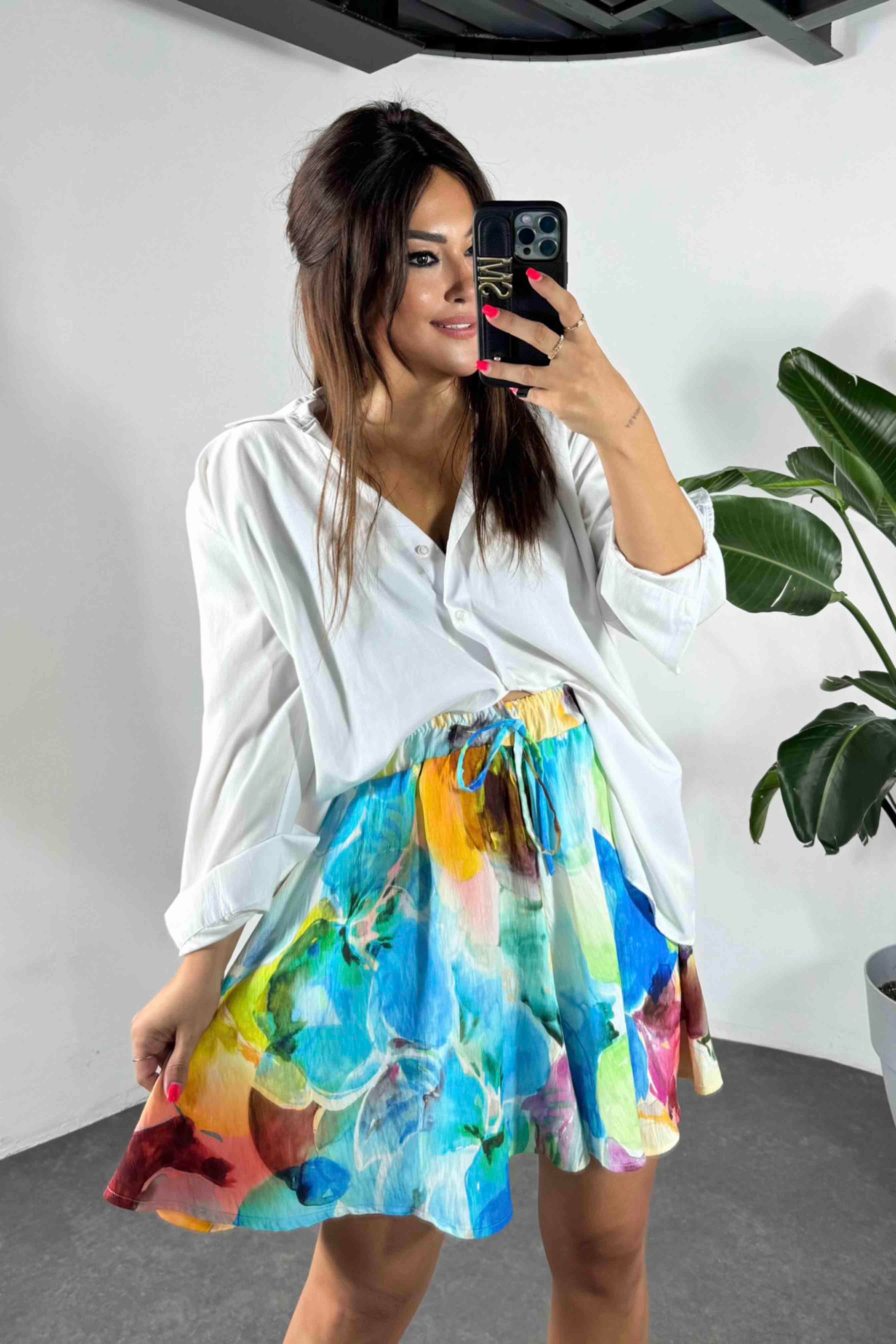 Marka Model Renkli Çiçek Desenli Şort Turkuaz