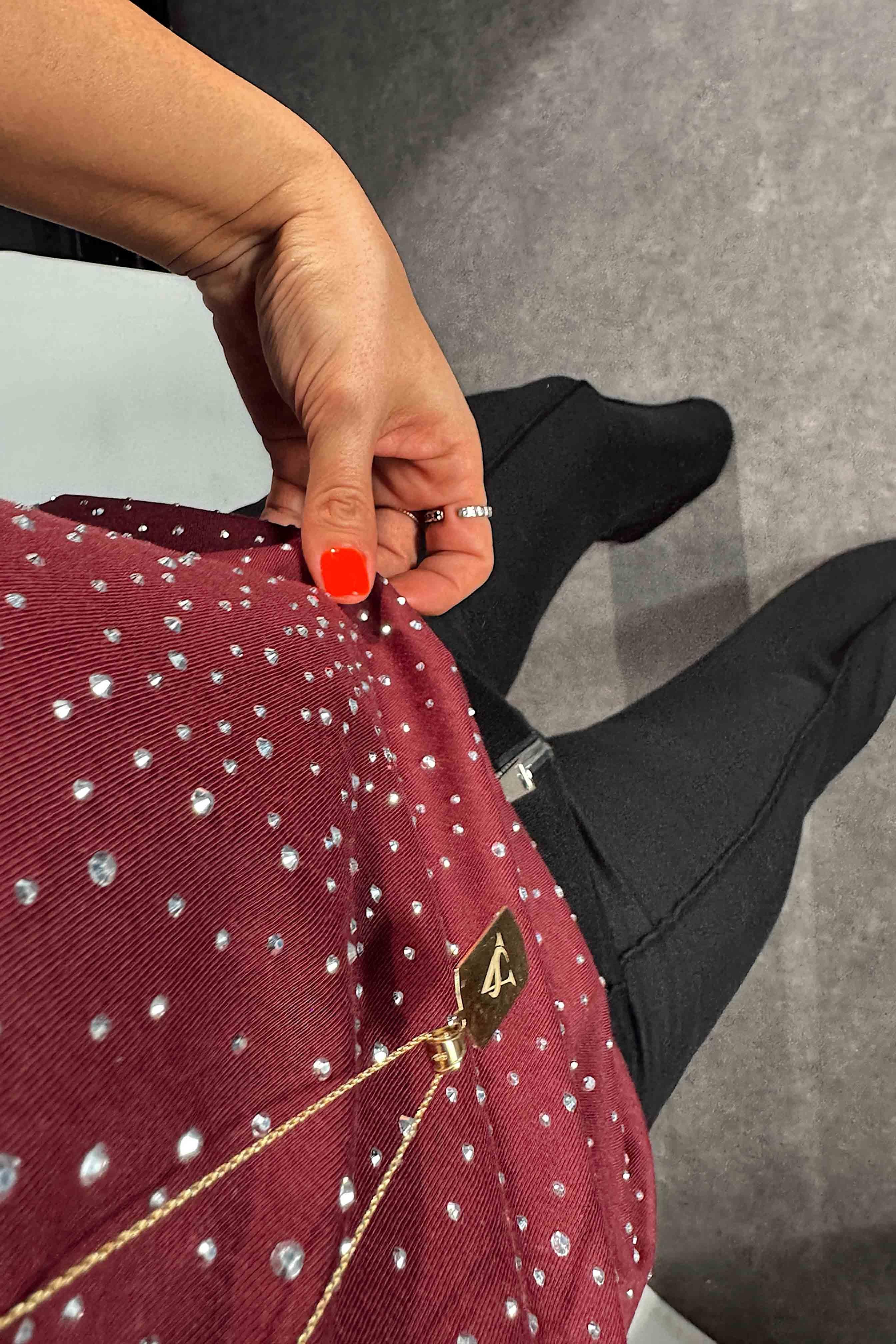 Marka Model Swarovski Taş Detaylı Basic Tişört Bordo