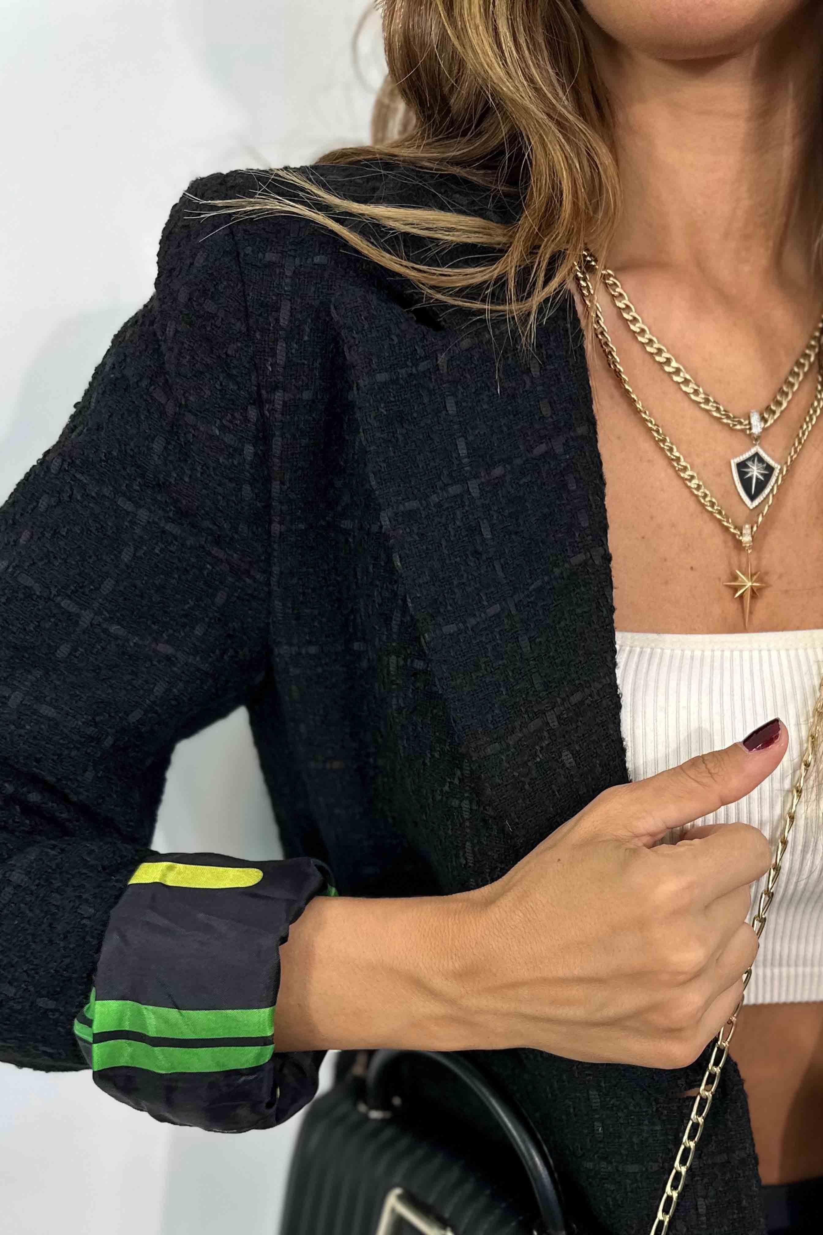 Marka Model Tek Gold Düğme ve Renkli Astar Detay Tüvit Ceket Siyah