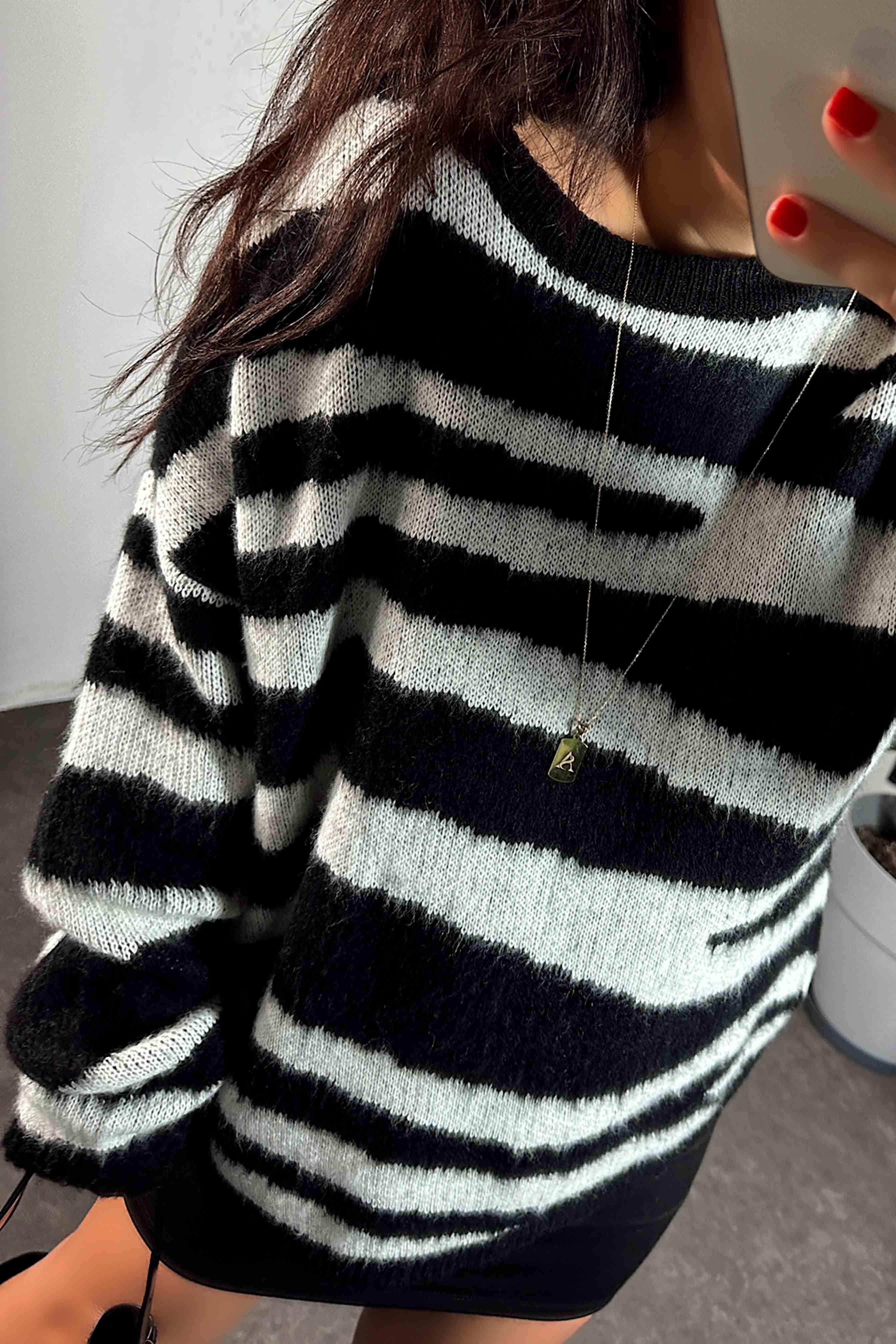 Marka Model Zebra Desen Bisiklet Yaka Yumoş Kazak Siyah