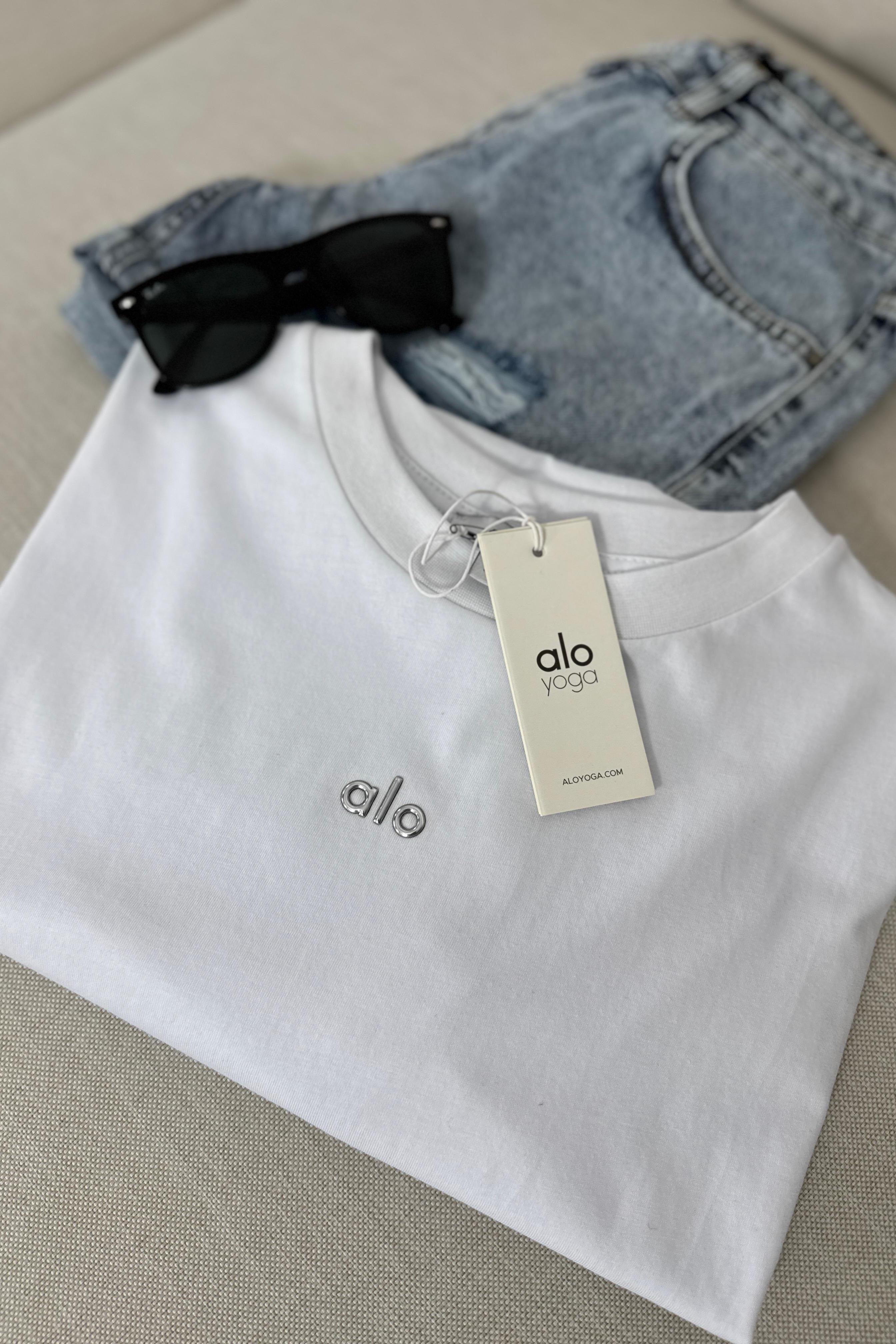 Marka Muadil Baskılı Basic Bluz Beyaz