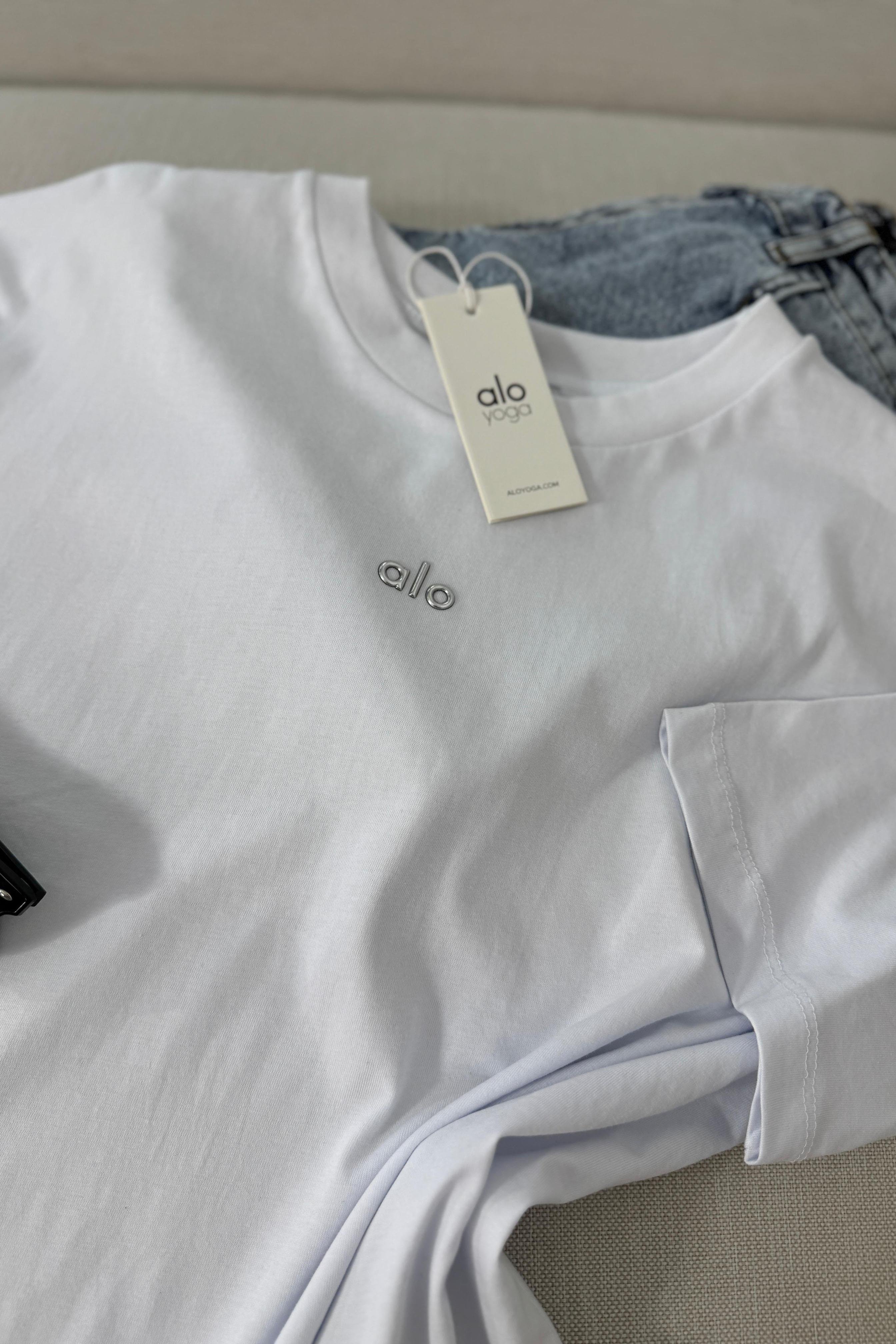 Marka Muadil Baskılı Basic Bluz Beyaz