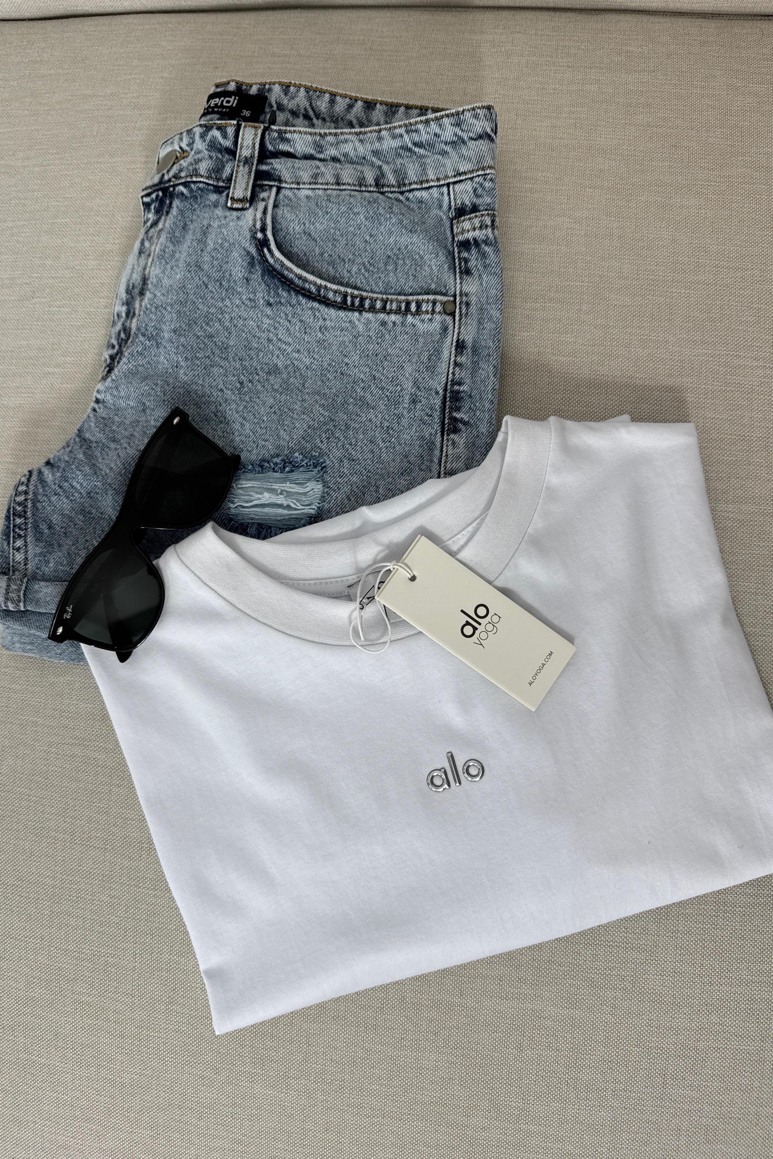 Marka Muadil Baskılı Basic Bluz Beyaz