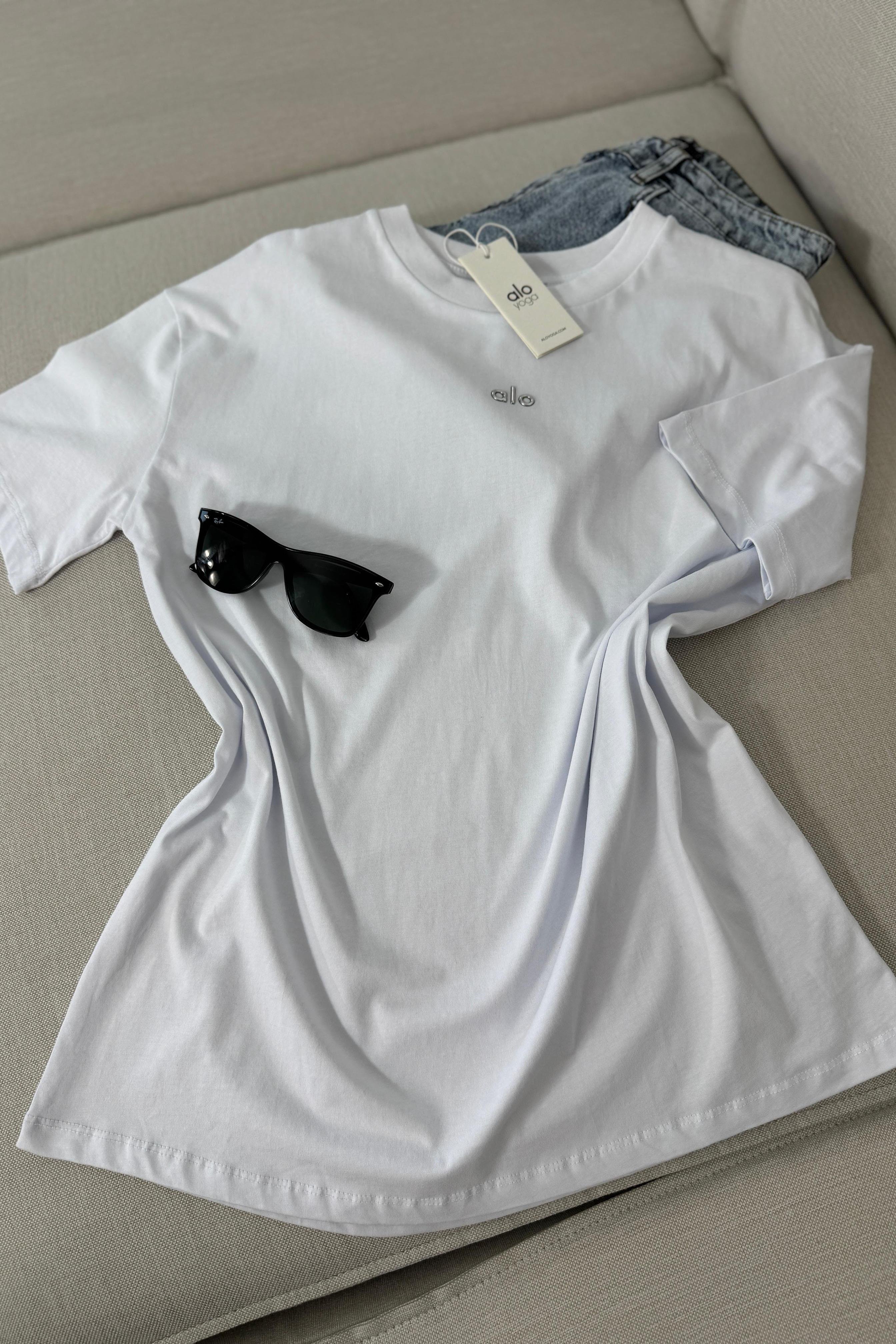 Marka Muadil Baskılı Basic Bluz Beyaz