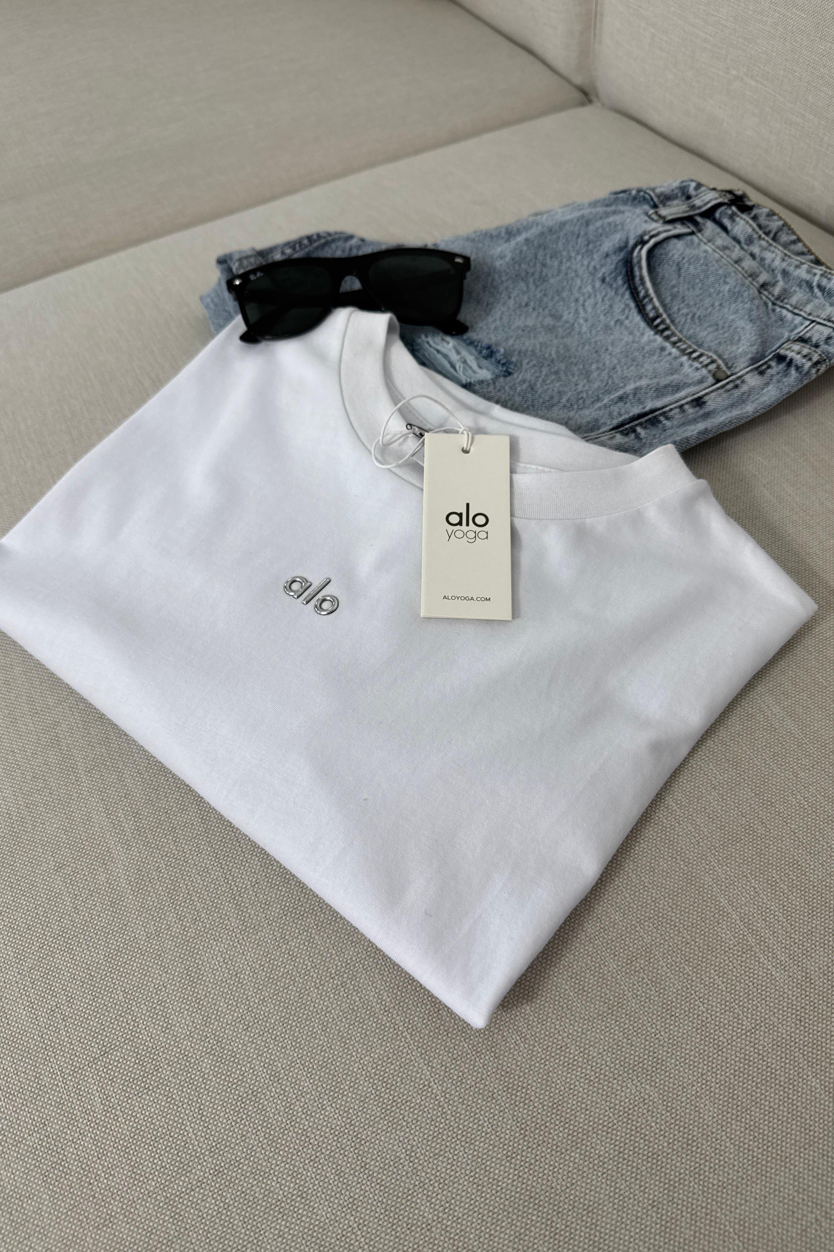 Marka Muadil Baskılı Basic Bluz Beyaz