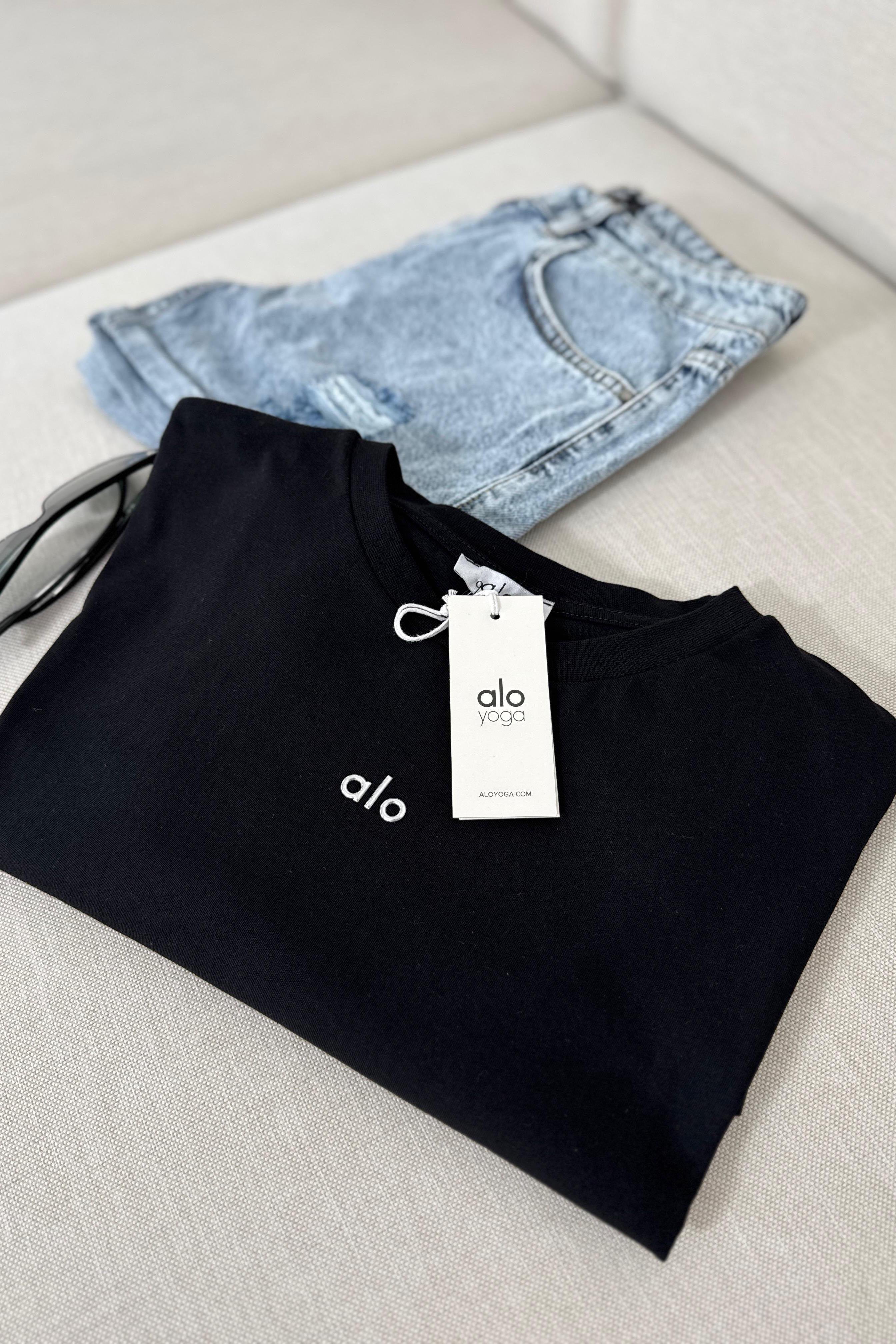 Marka Muadil Baskılı Basic Bluz Siyah