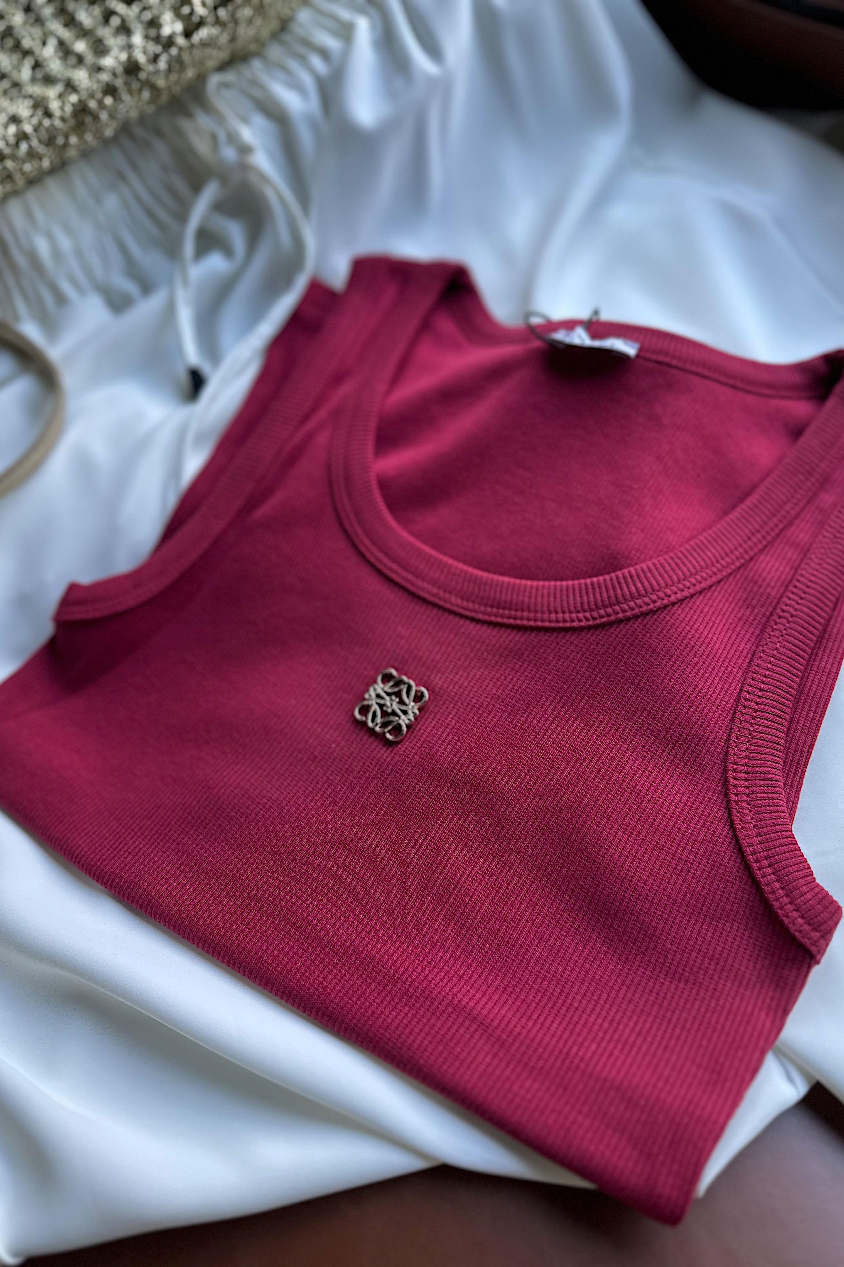 Marka Muadil Roma Metal Arma Detaylı Bluz Bordo