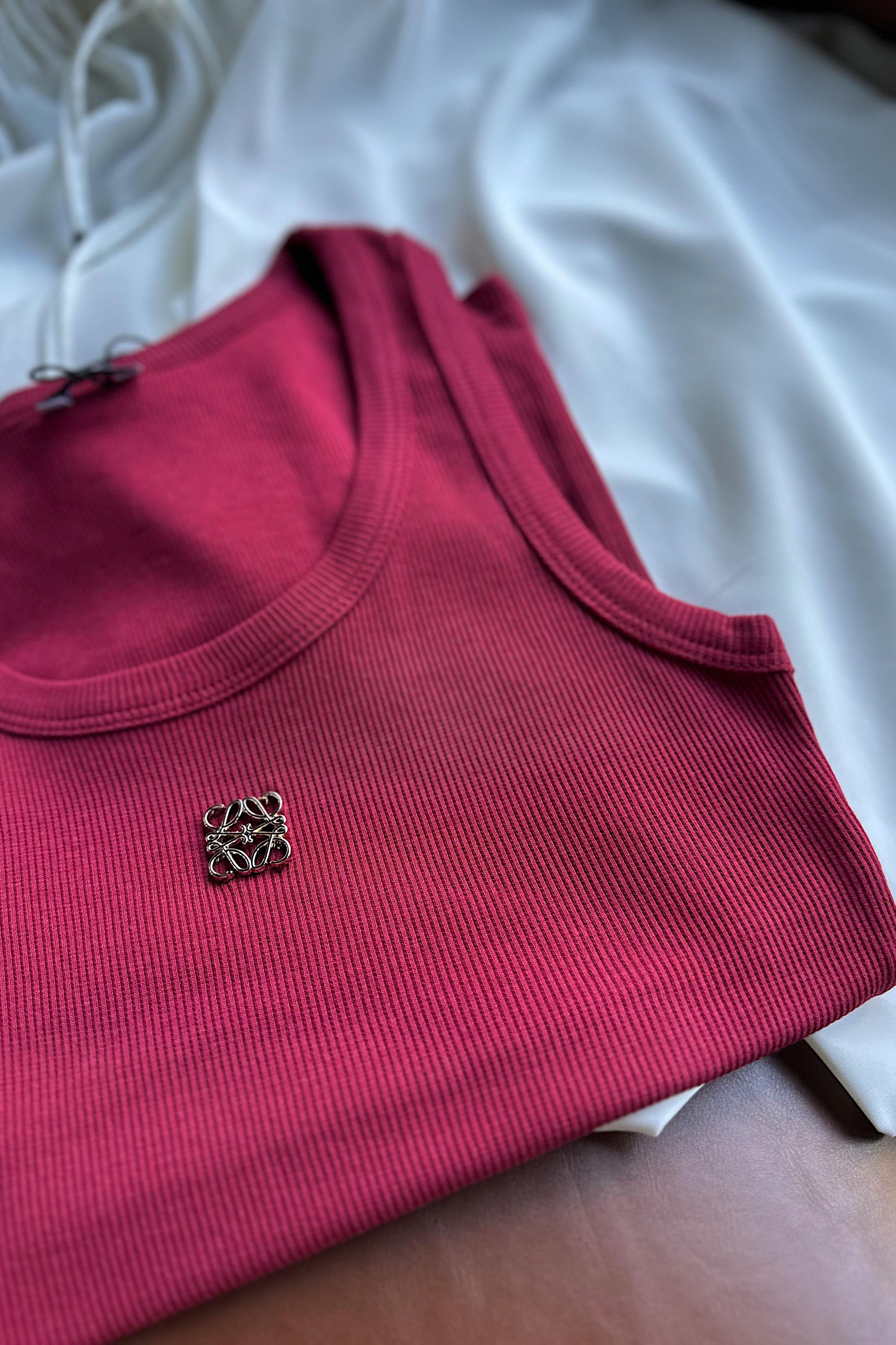 Marka Muadil Roma Metal Arma Detaylı Bluz Bordo