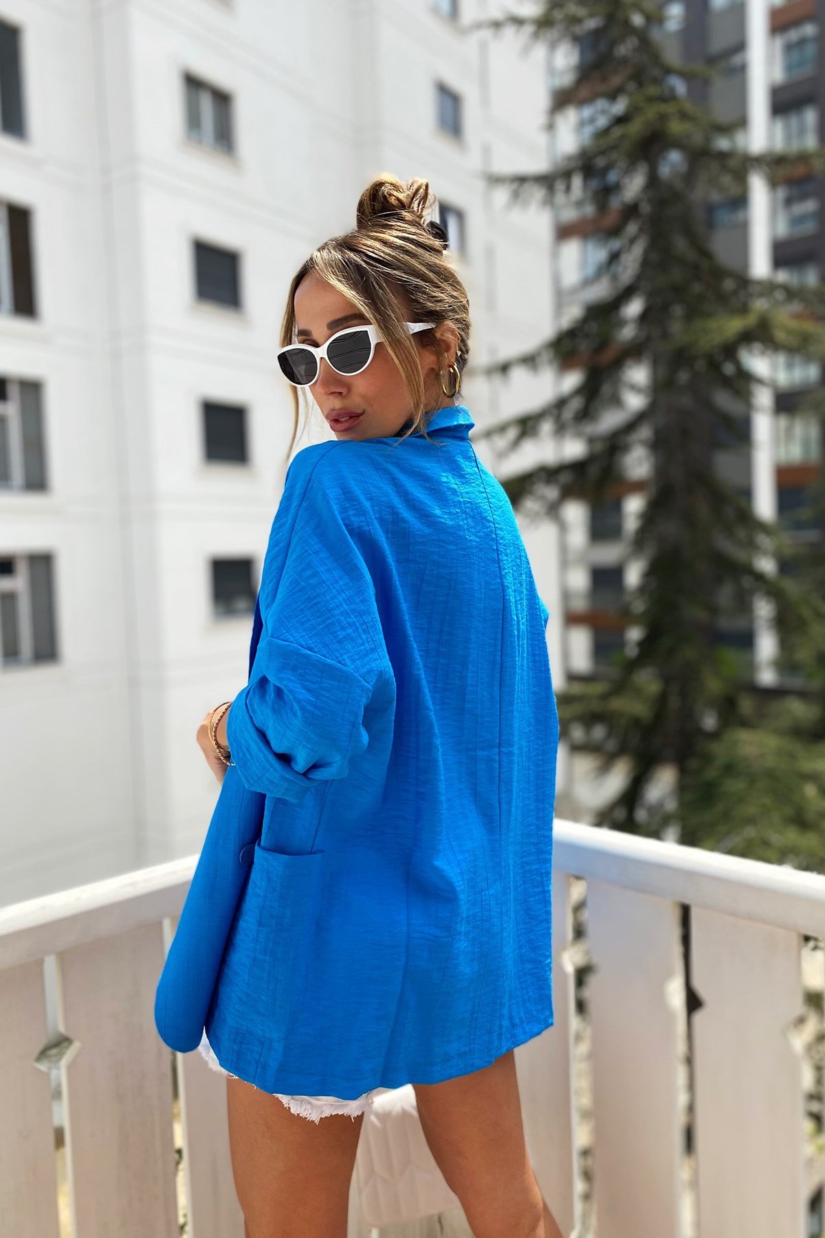 Mavi Şal Yaka Çift Cep Ve Dört Düğme Detaylı Oversize Ceket