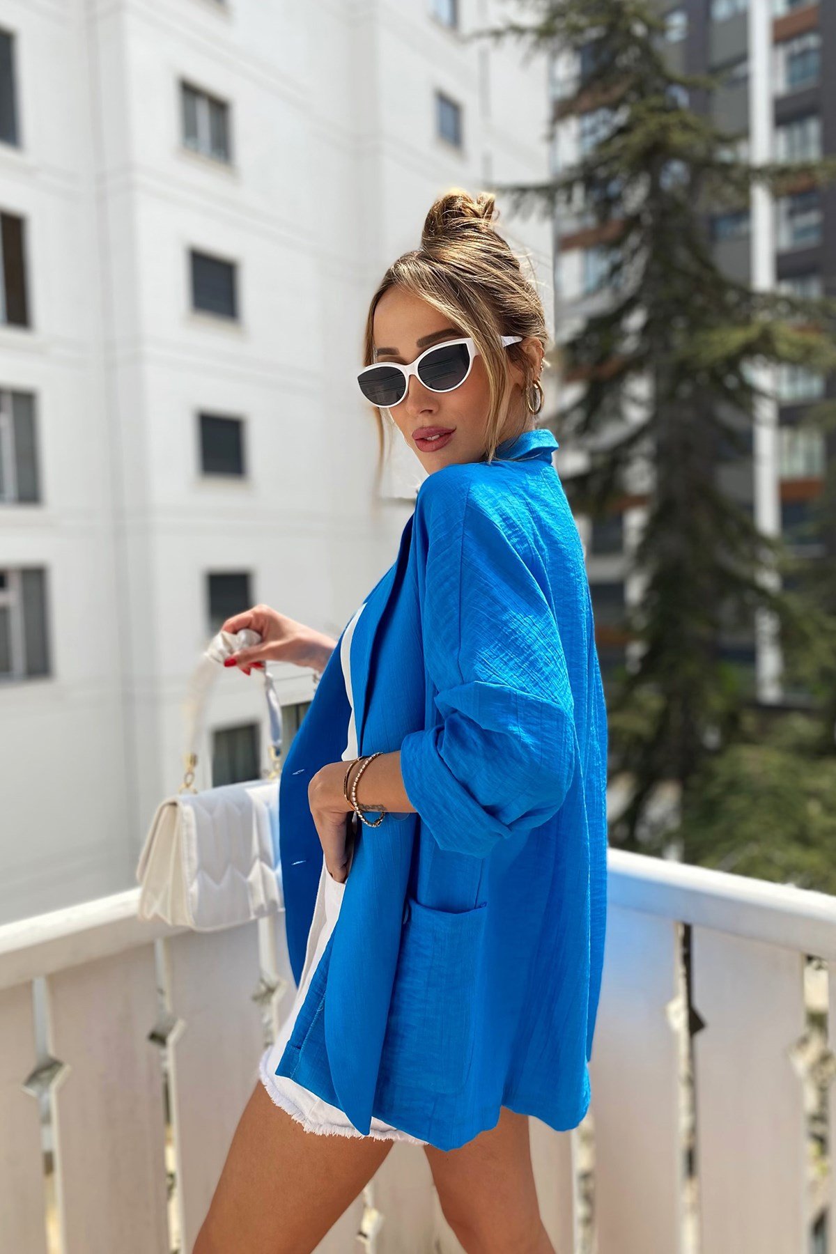 Mavi Şal Yaka Çift Cep Ve Dört Düğme Detaylı Oversize Ceket