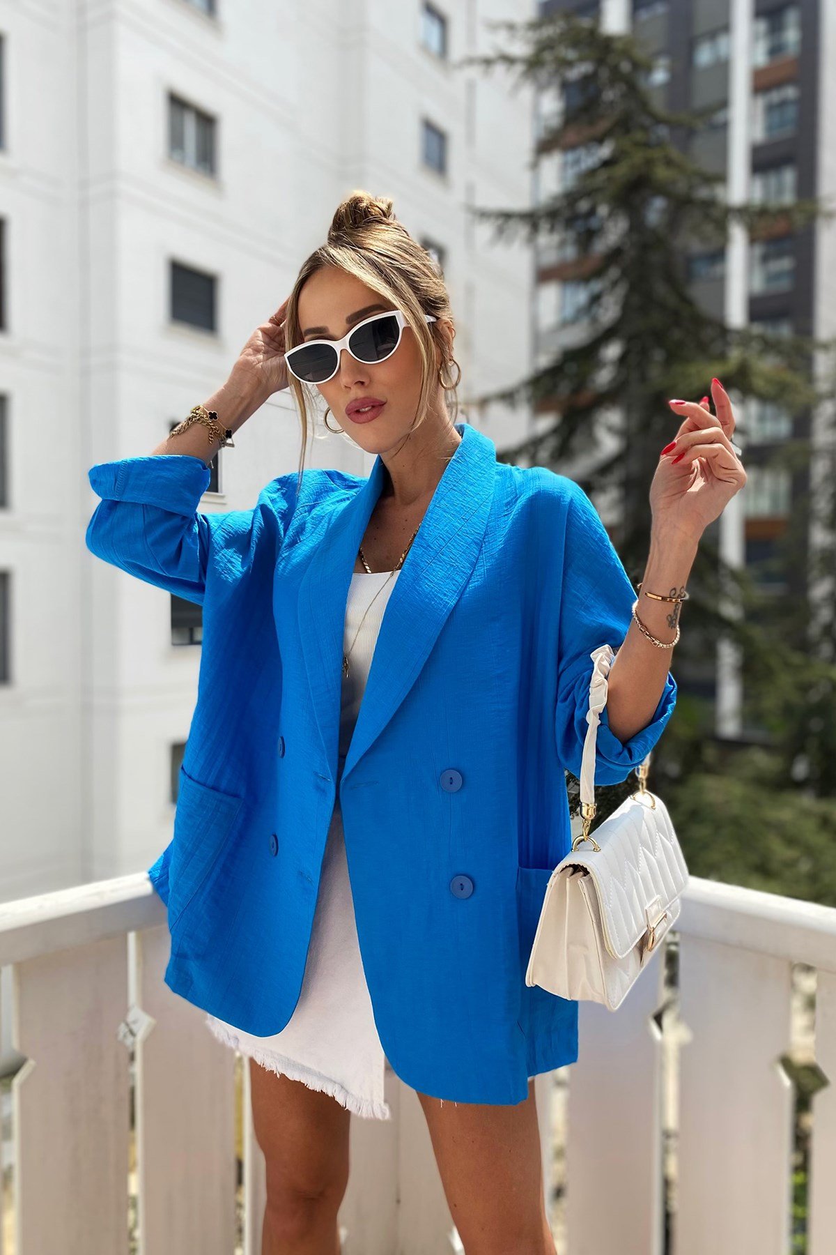 Mavi Şal Yaka Çift Cep Ve Dört Düğme Detaylı Oversize Ceket