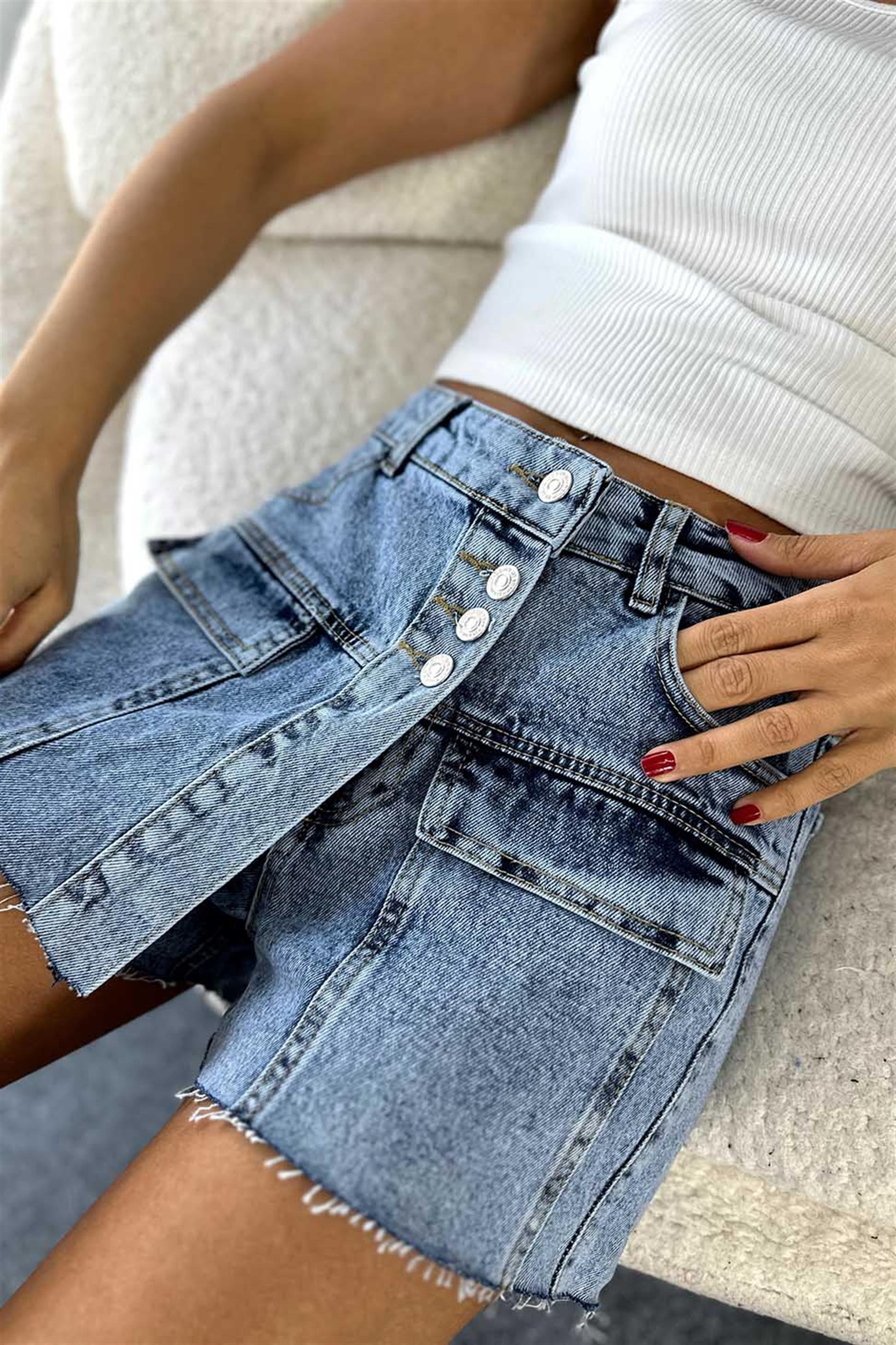 Metal Düğme ve Cep Detaylı Denim Şort Açık Mavi