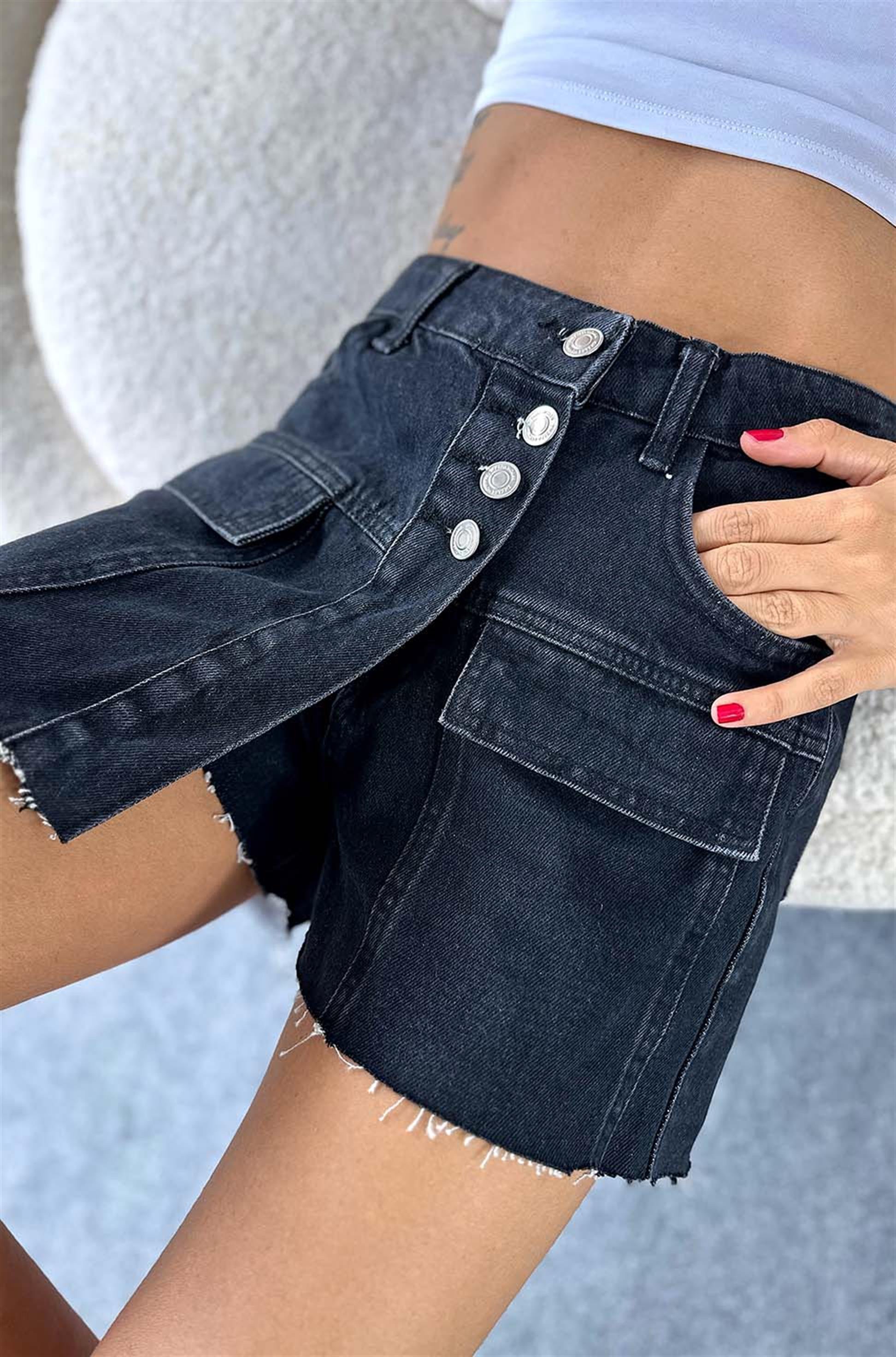 Metal Düğme ve Cep Detaylı Denim Şort Antrasit