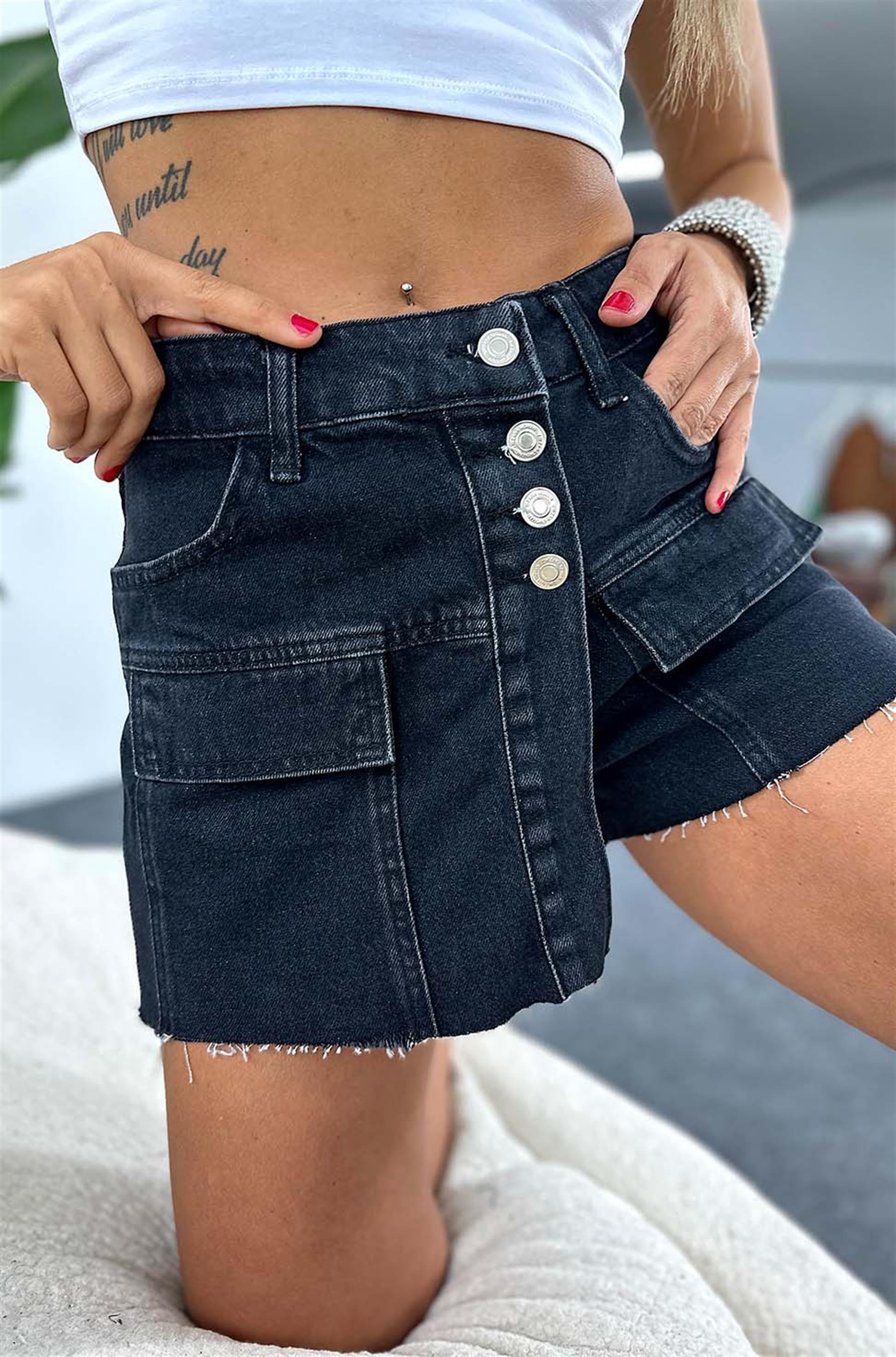 Metal Düğme ve Cep Detaylı Denim Şort Antrasit