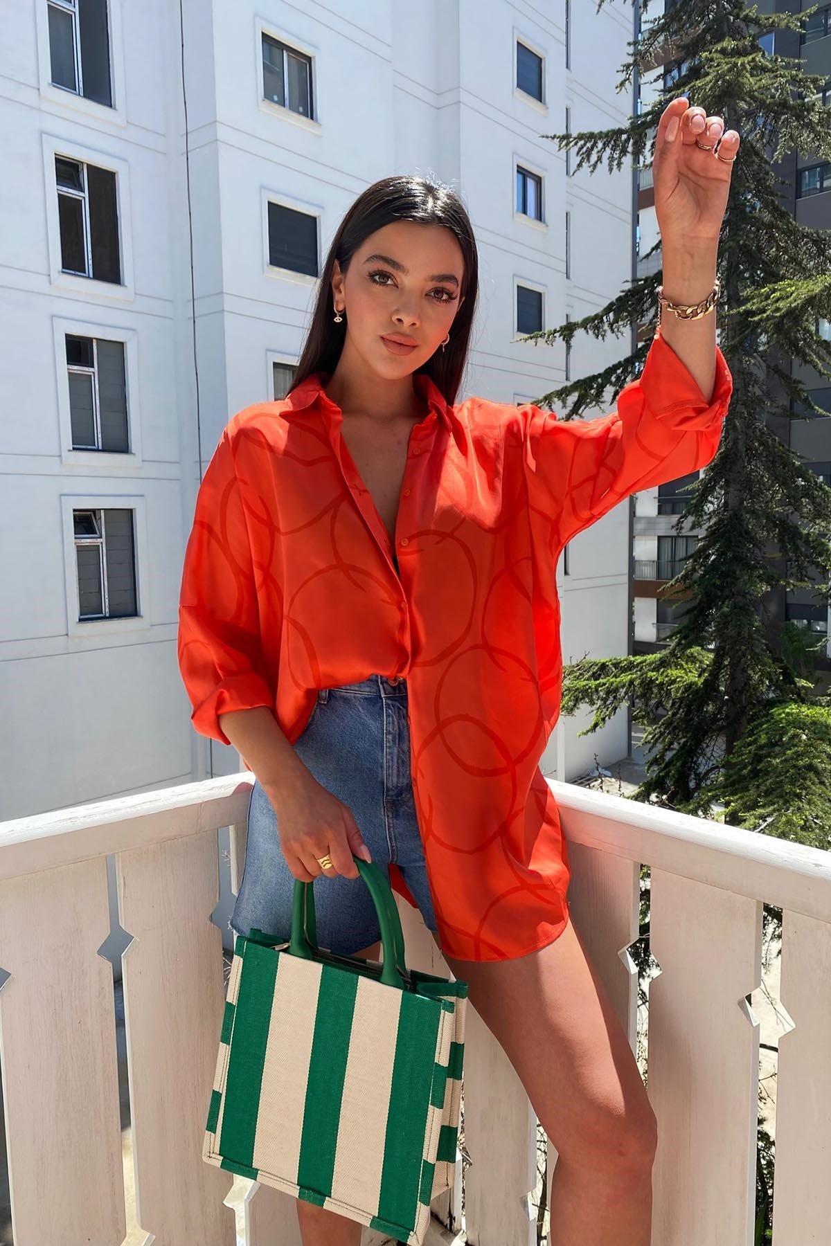 Nar Çiçeği Circle Desenli Oversize Saten Gömlek