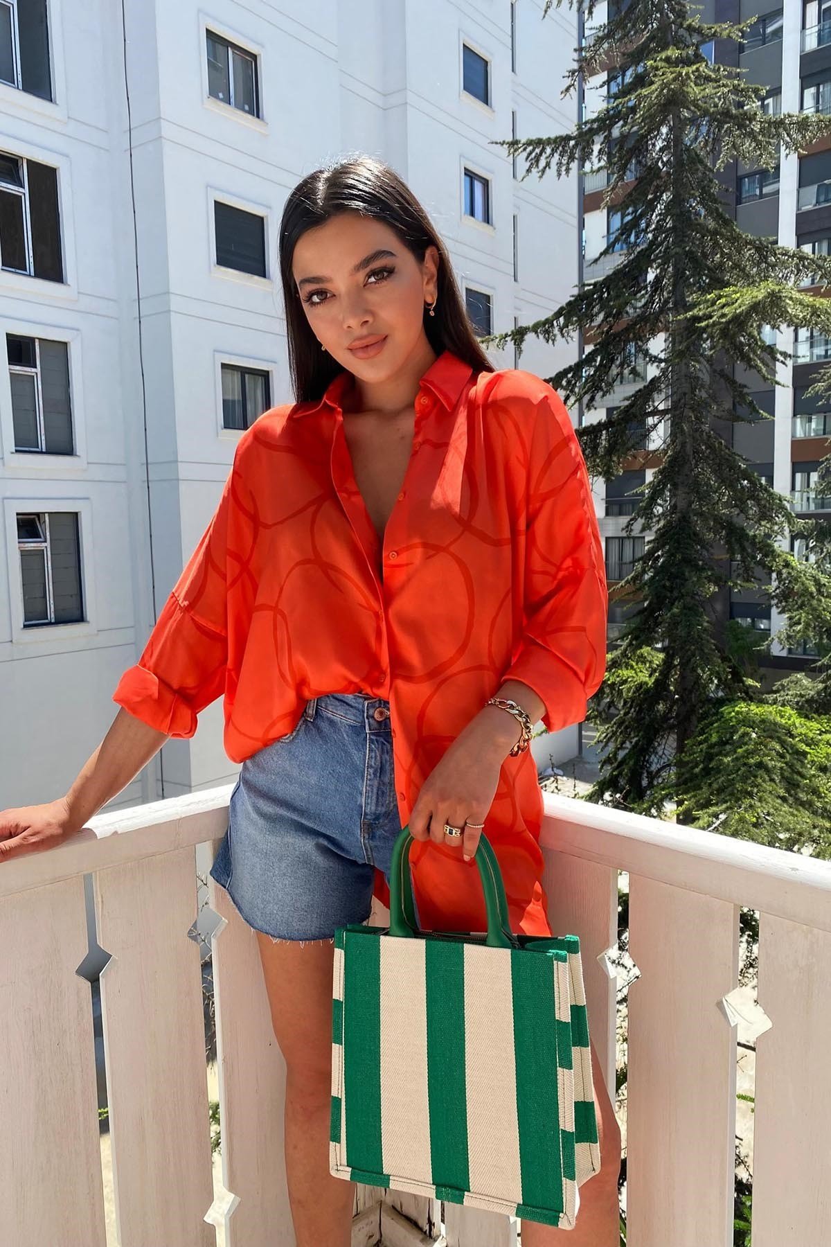 Nar Çiçeği Circle Desenli Oversize Saten Gömlek