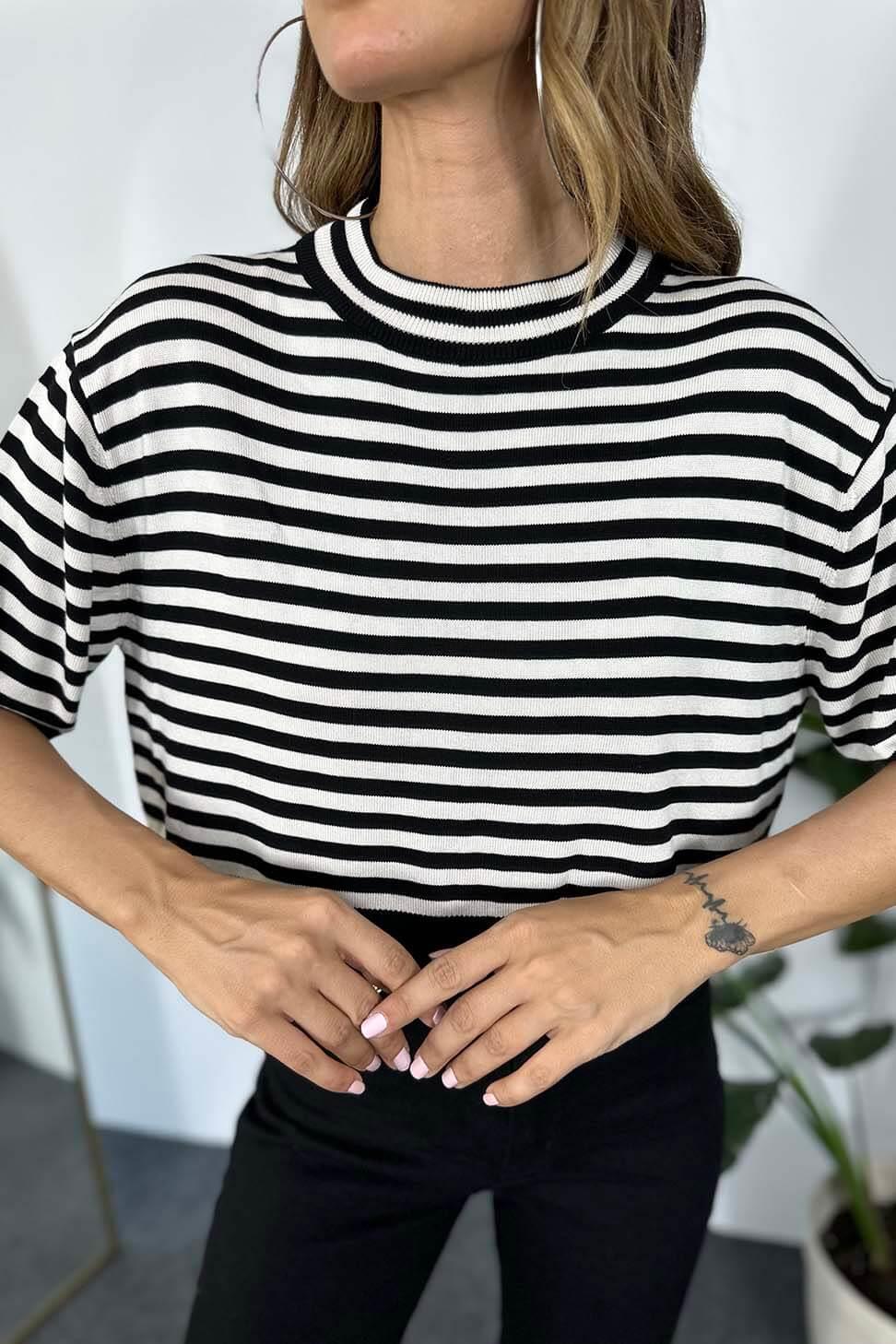 Naturel İnce Viskon Örme Çizgili Oversize Crop Kazak Siyah