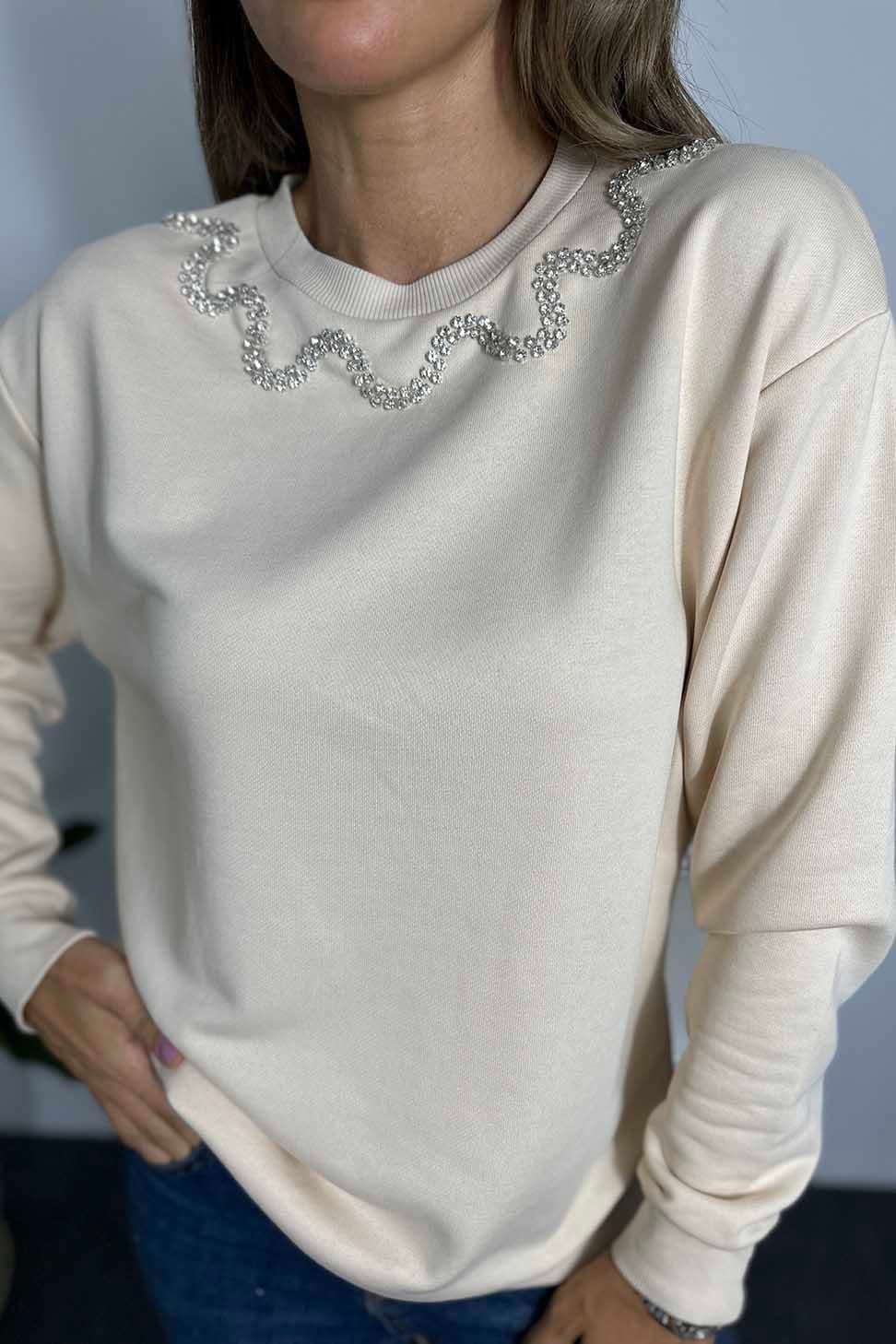 Naturel Pamuk Kumaş Yakası Taş Detaylı Kadın Sweatshirt Bej