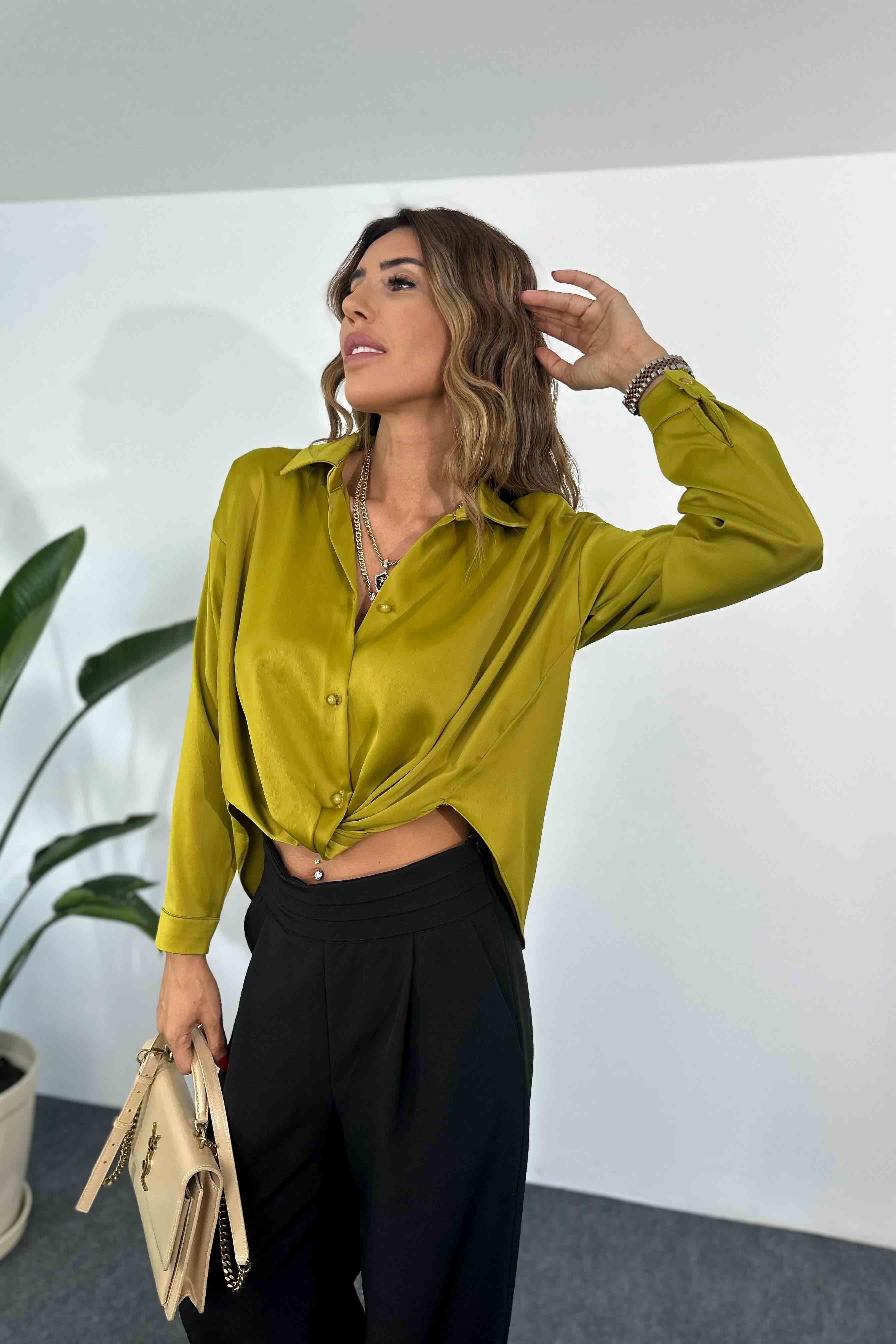 Önden Kıvrım Detaylı İnci Düğmeli Saten Bluz Olive