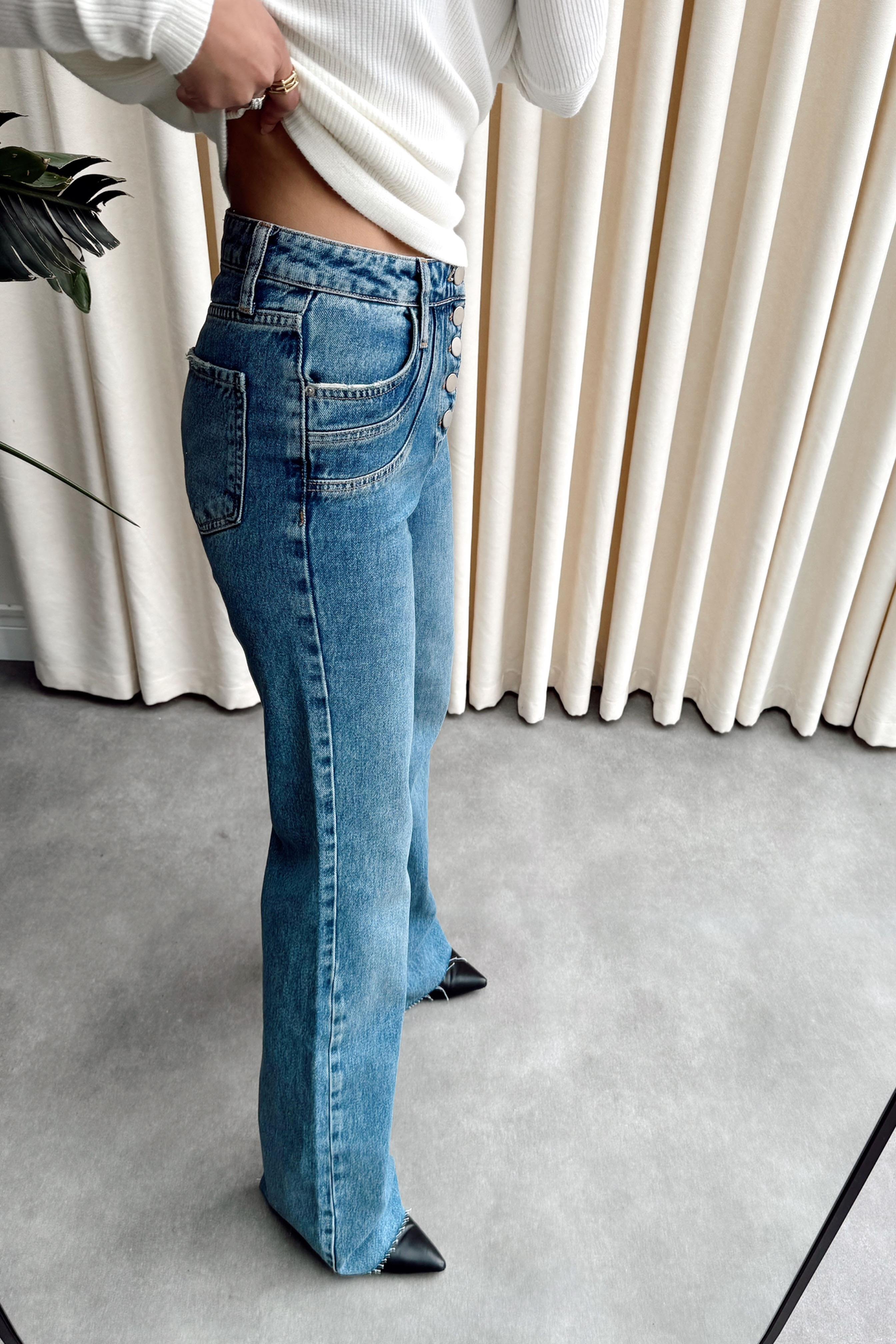 Önü Düğmeli Lazer Kesim Paça Jean Pantolon Mavi