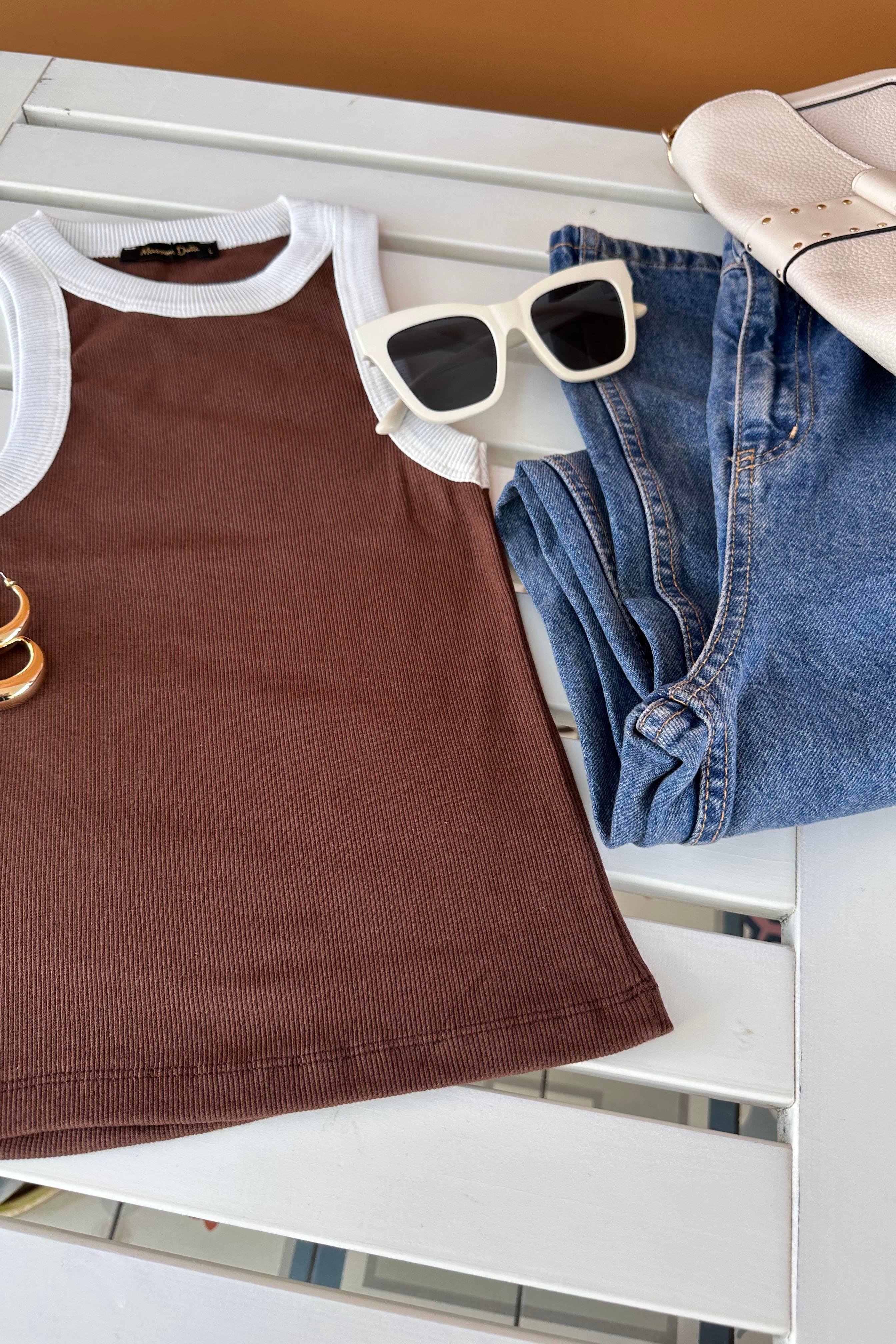 Orijinal Marka Beyaz Biyeli Halter Yaka Fitilli Atlet Acı Kahve