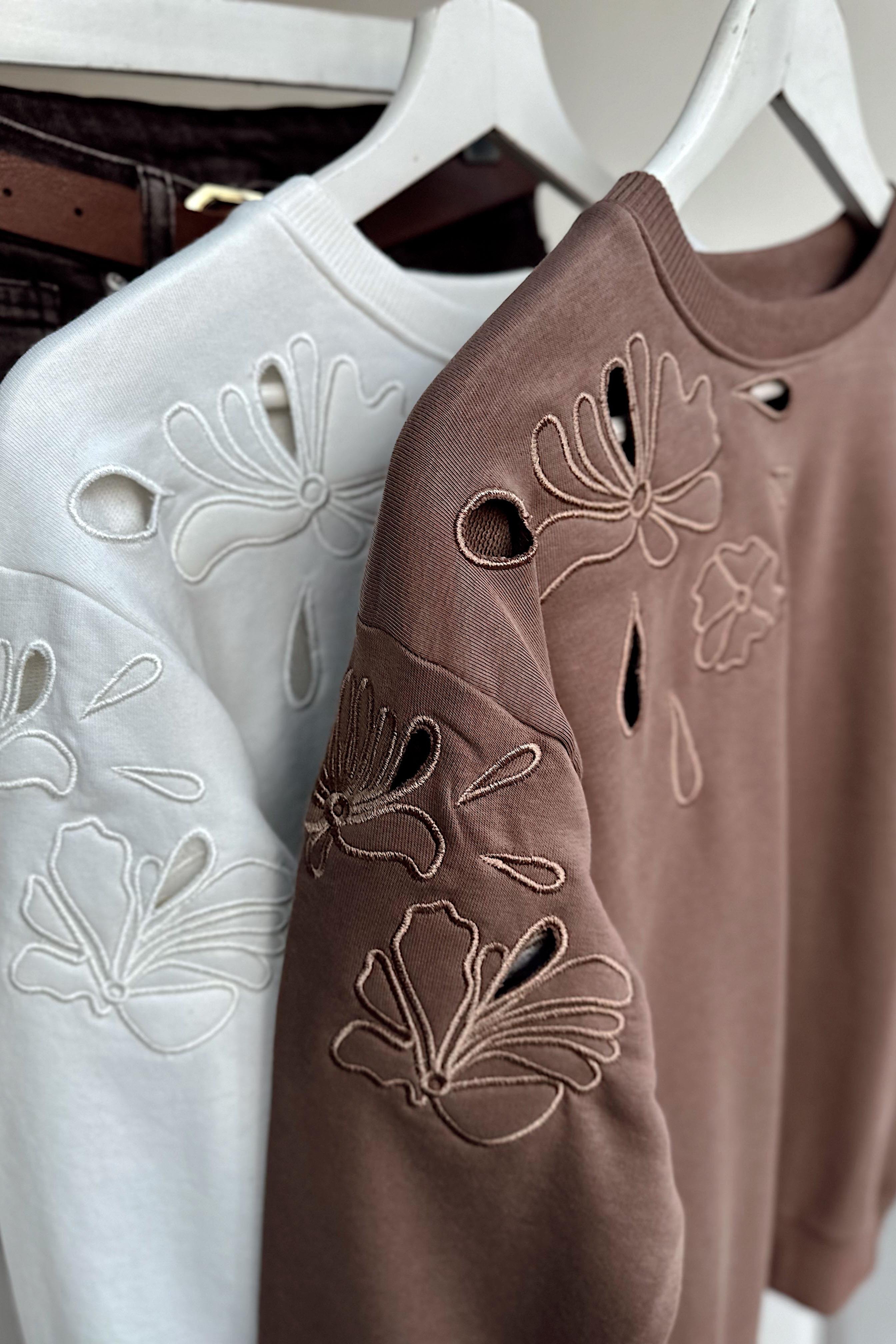 Orjinal Marka Nakışlı Cutout Sweatshirt Kahverengi
