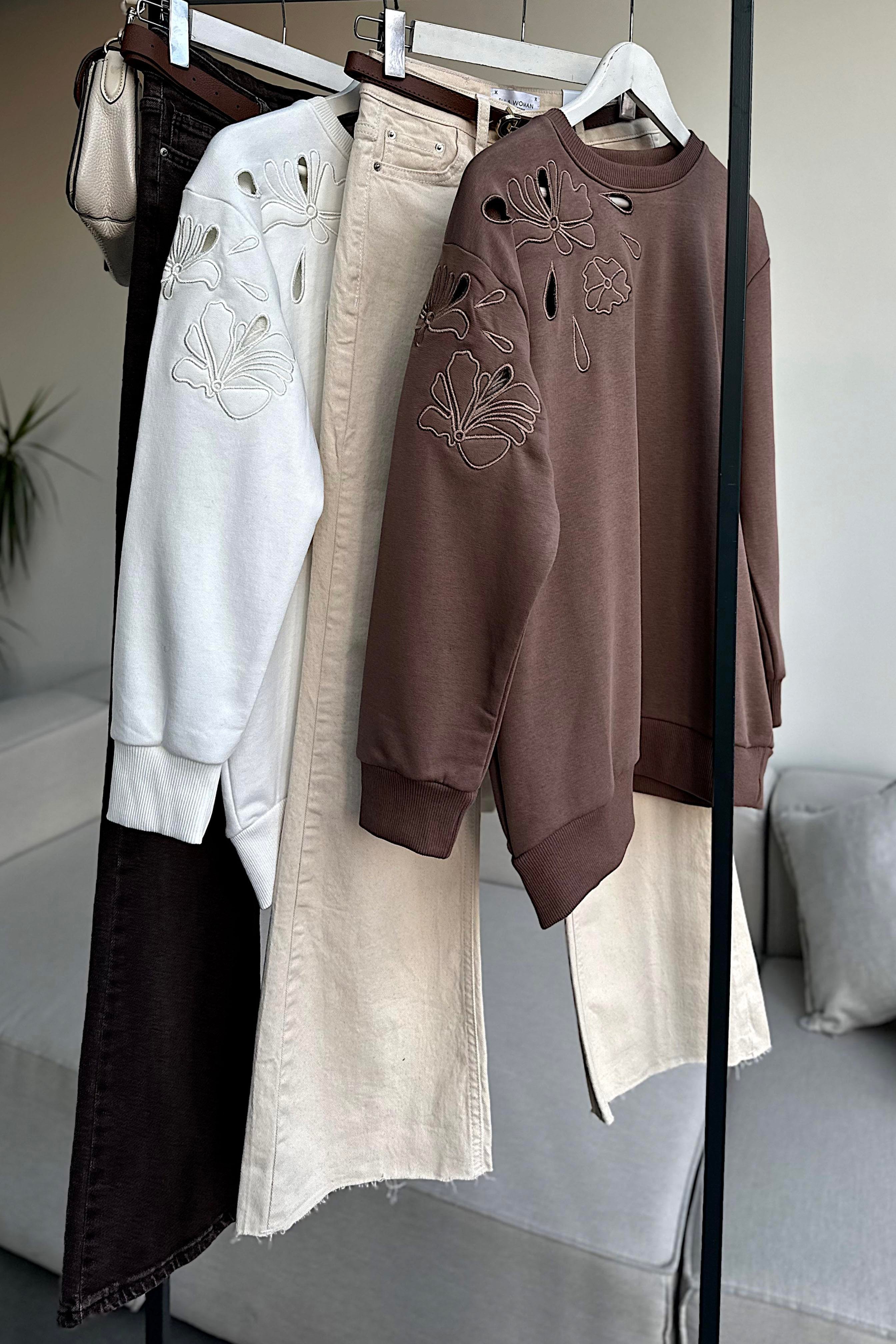 Orjinal Marka Nakışlı Cutout Sweatshirt Kahverengi
