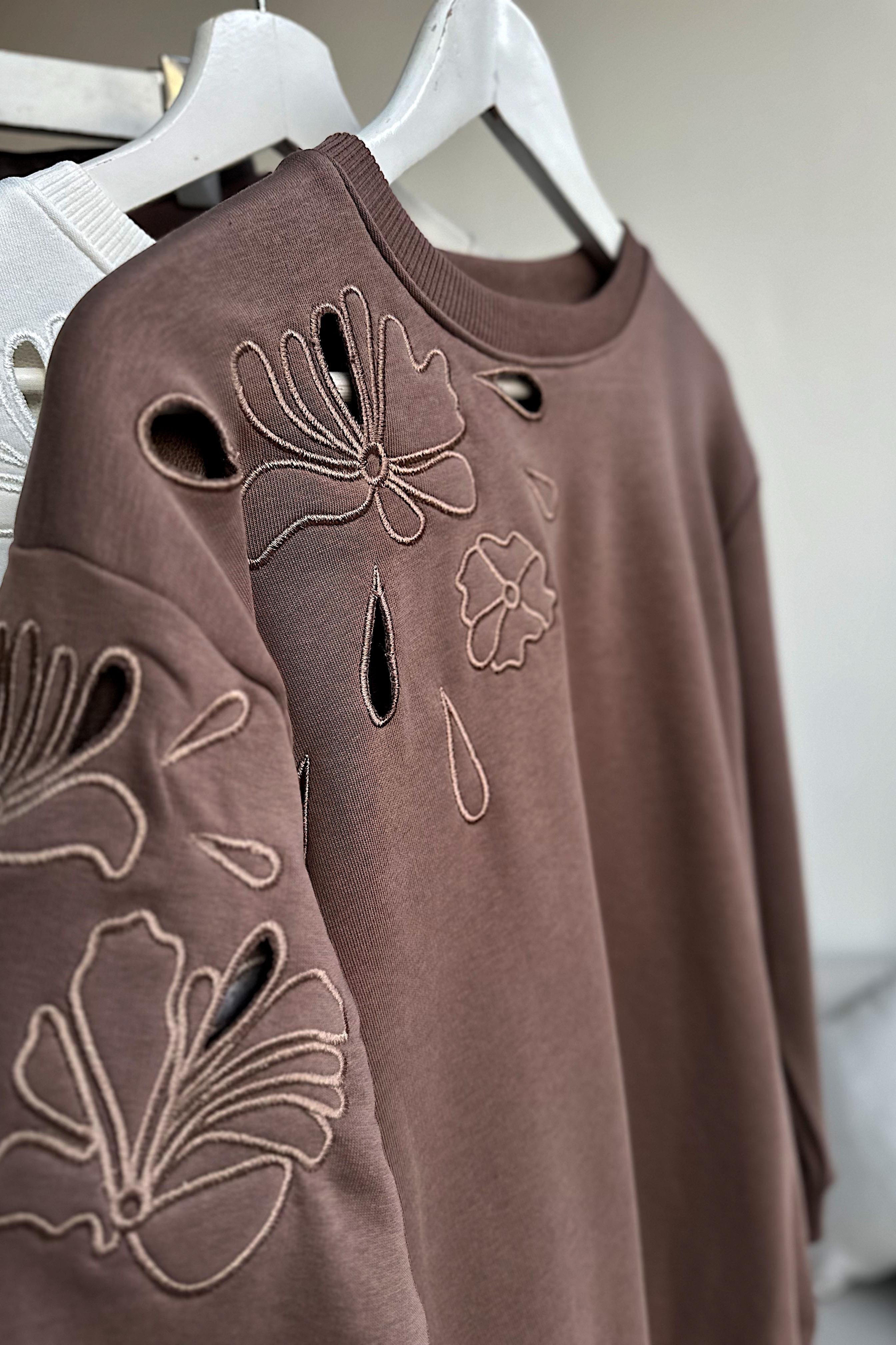 Orjinal Marka Nakışlı Cutout Sweatshirt Kahverengi