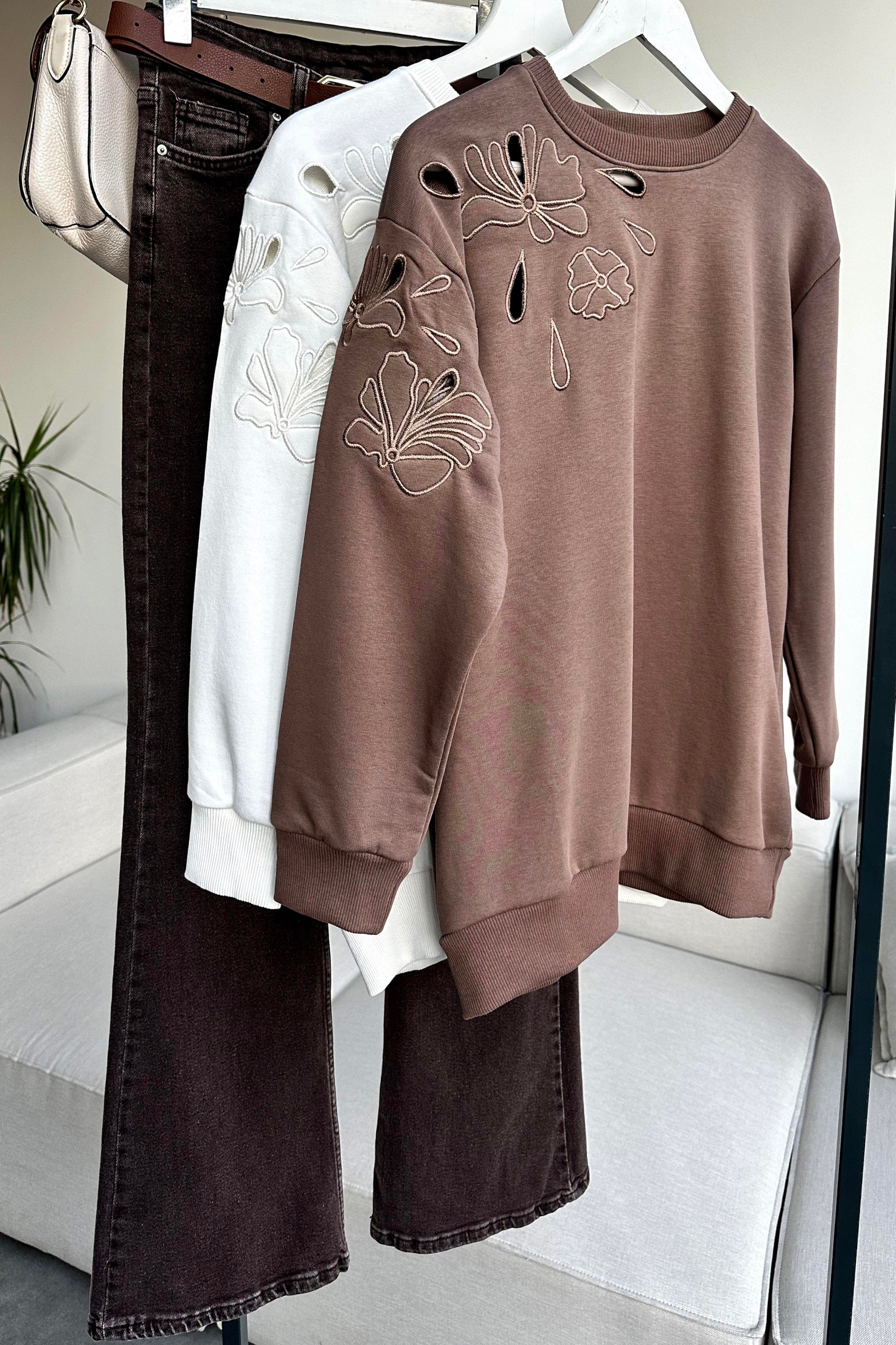 Orjinal Marka Nakışlı Cutout Sweatshirt Kahverengi
