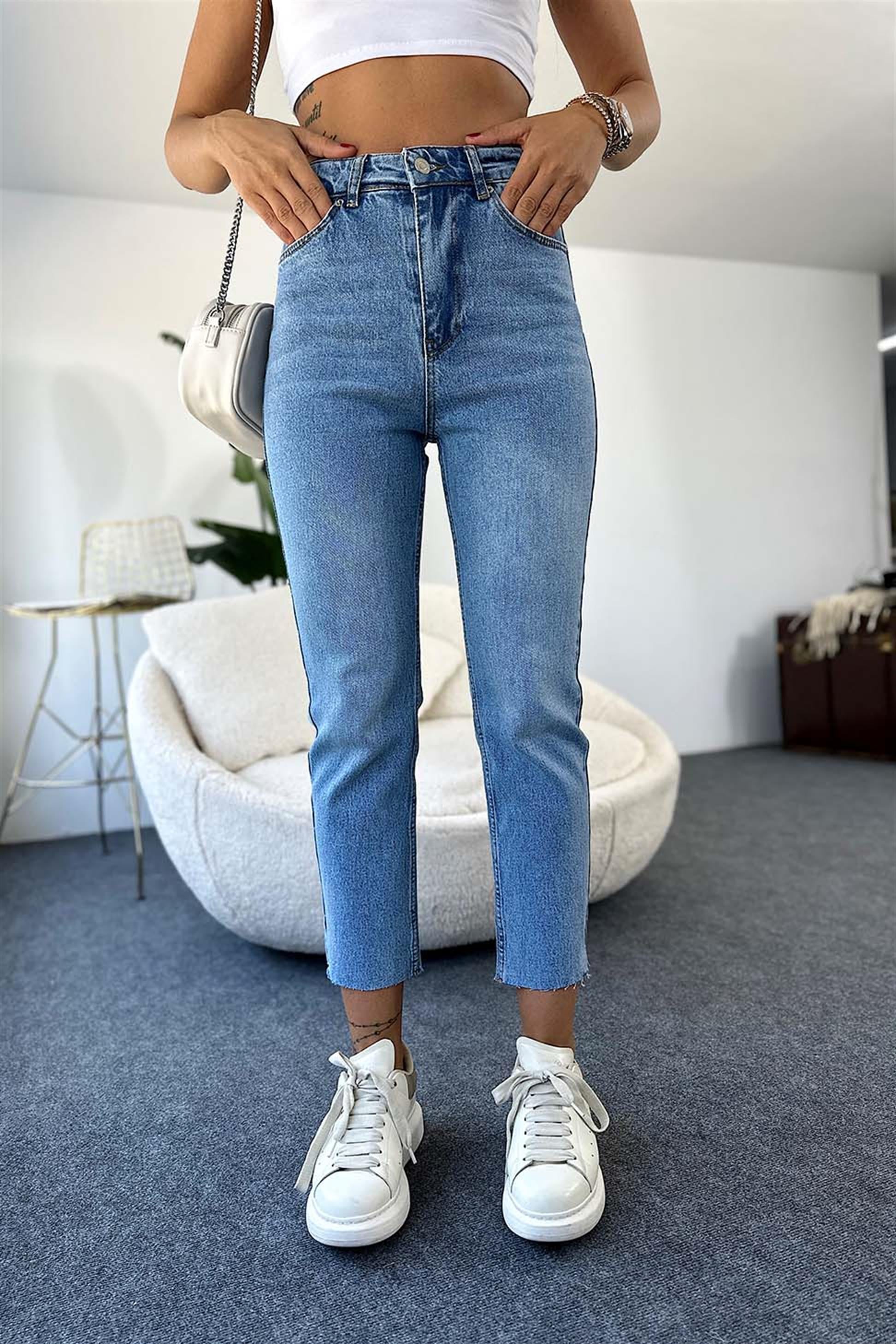 Orjinal Marka Paçası Kesik Boyfit Jean Pantolon Açık Mavi