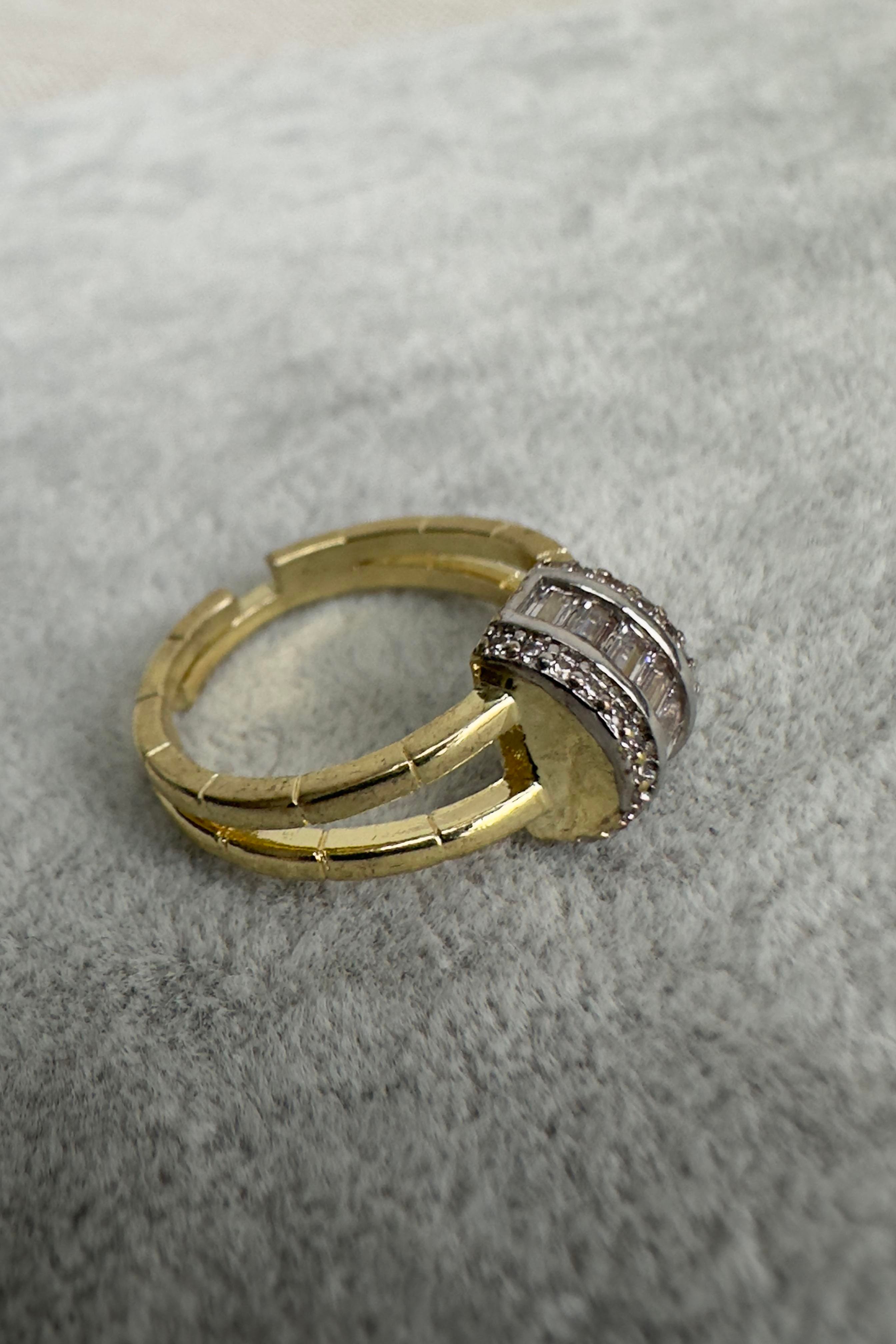 Oval Baget Zirkon Taşlı Ayarlanabilir Yüzük Gold