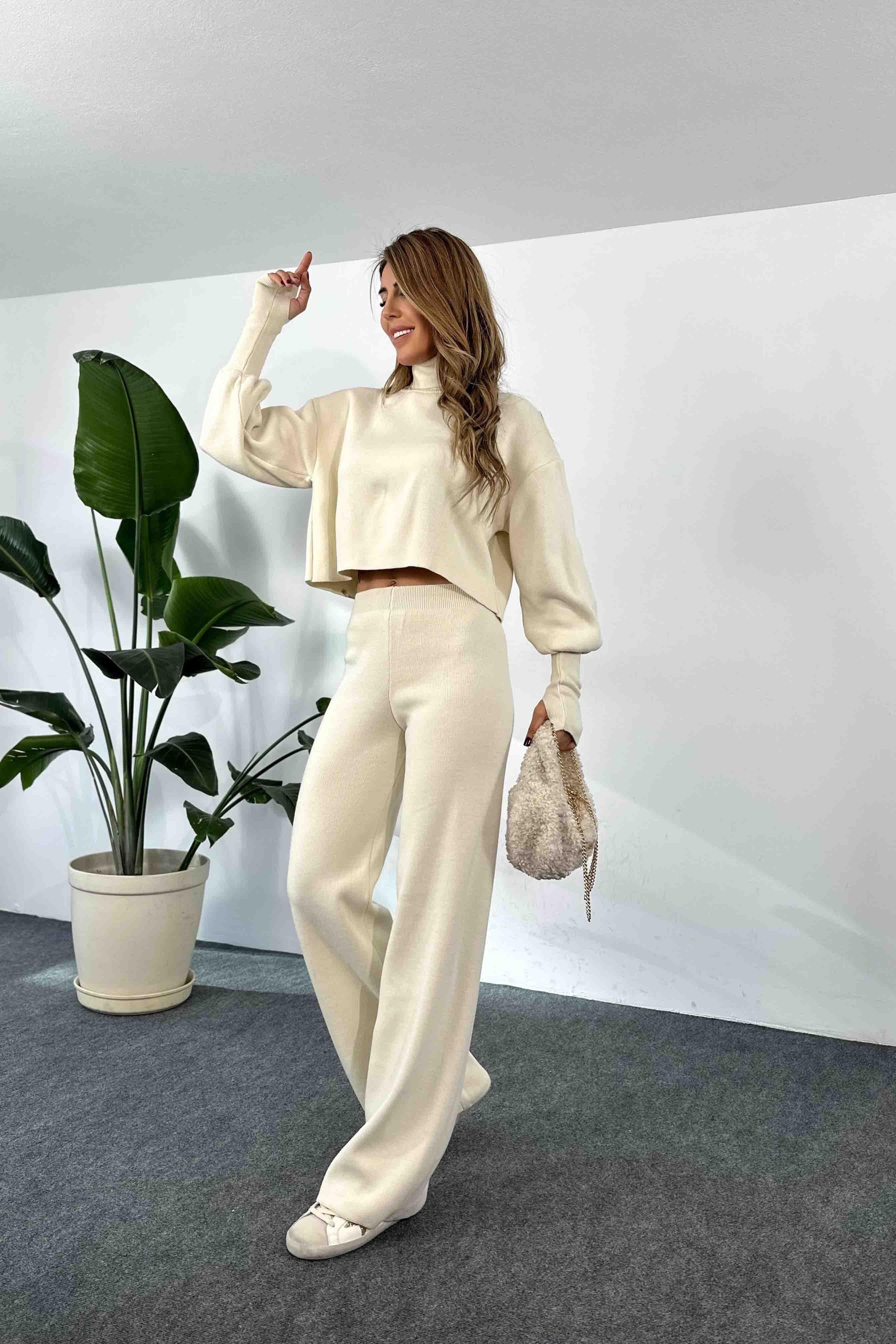 Parmak Geçişli Tasarım Triko Takım Ekru