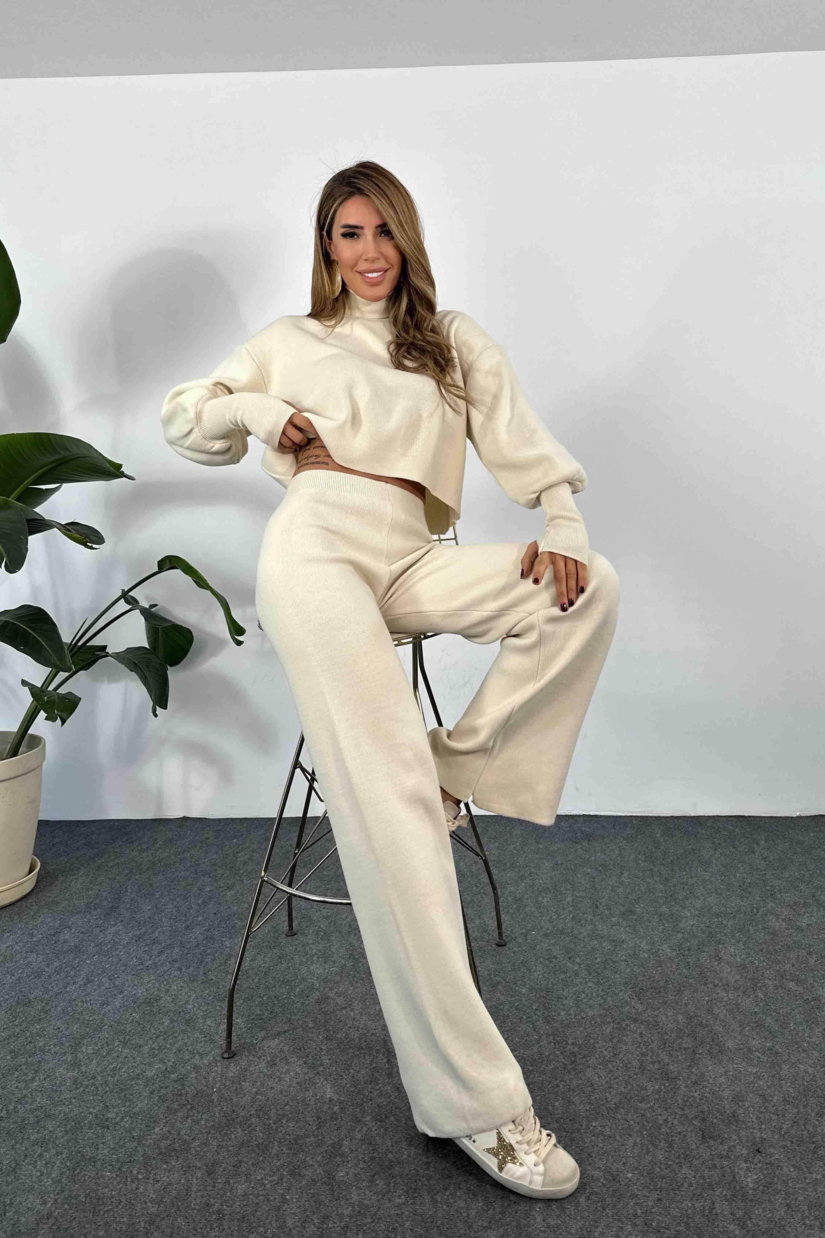 Parmak Geçişli Tasarım Triko Takım Ekru