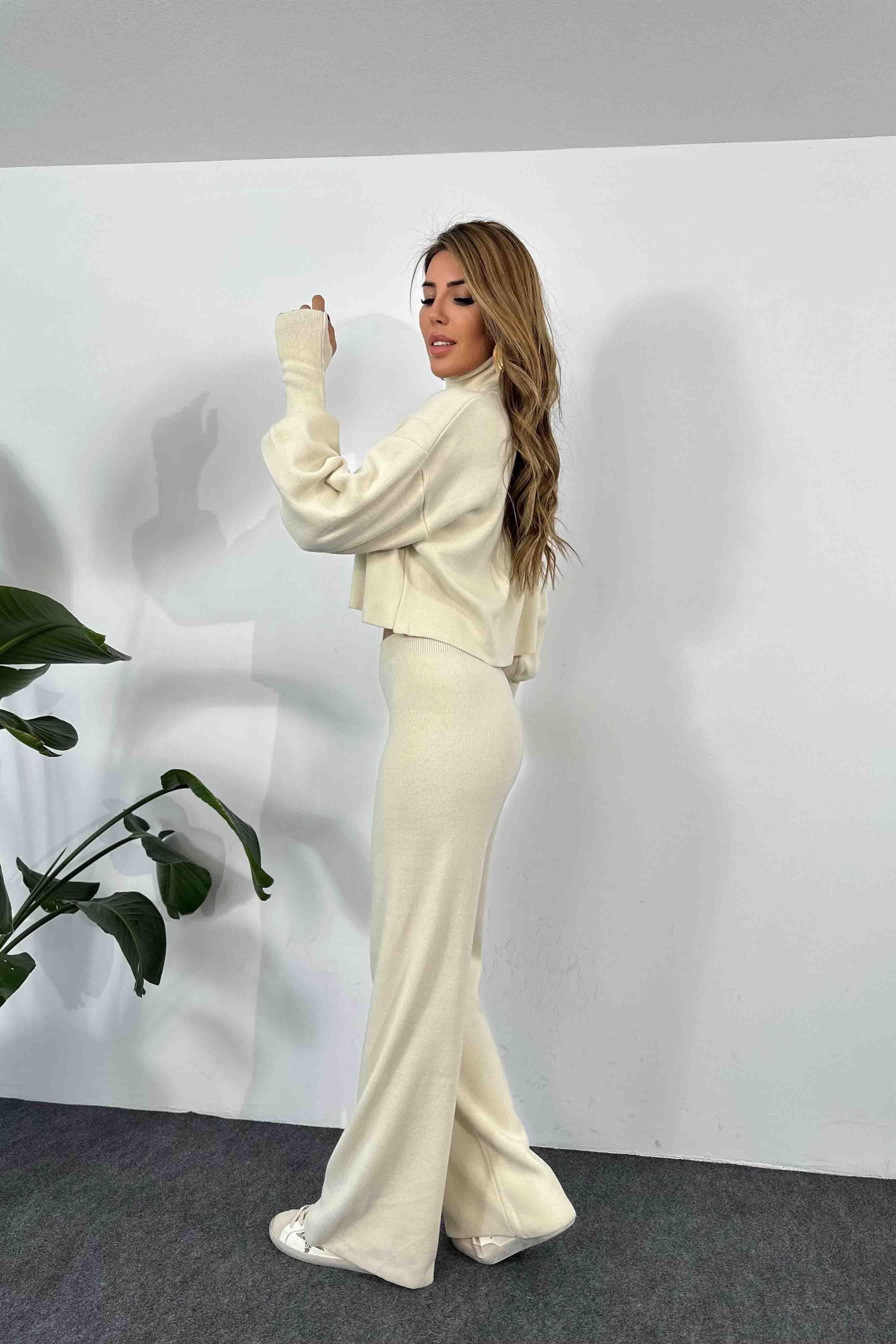 Parmak Geçişli Tasarım Triko Takım Ekru