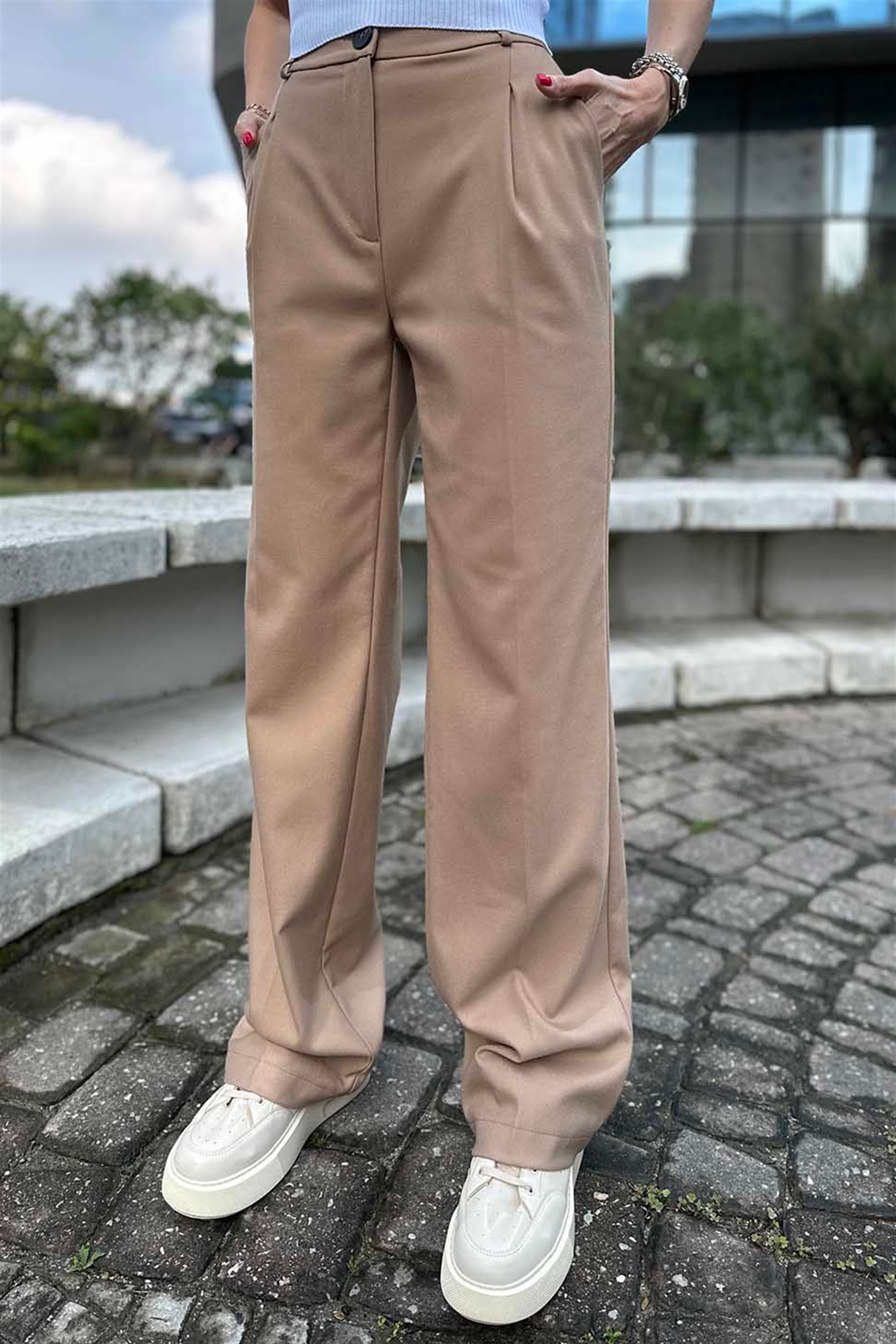 Pile Detaylı Bol Paça Kadın Kumaş Pantolon Camel